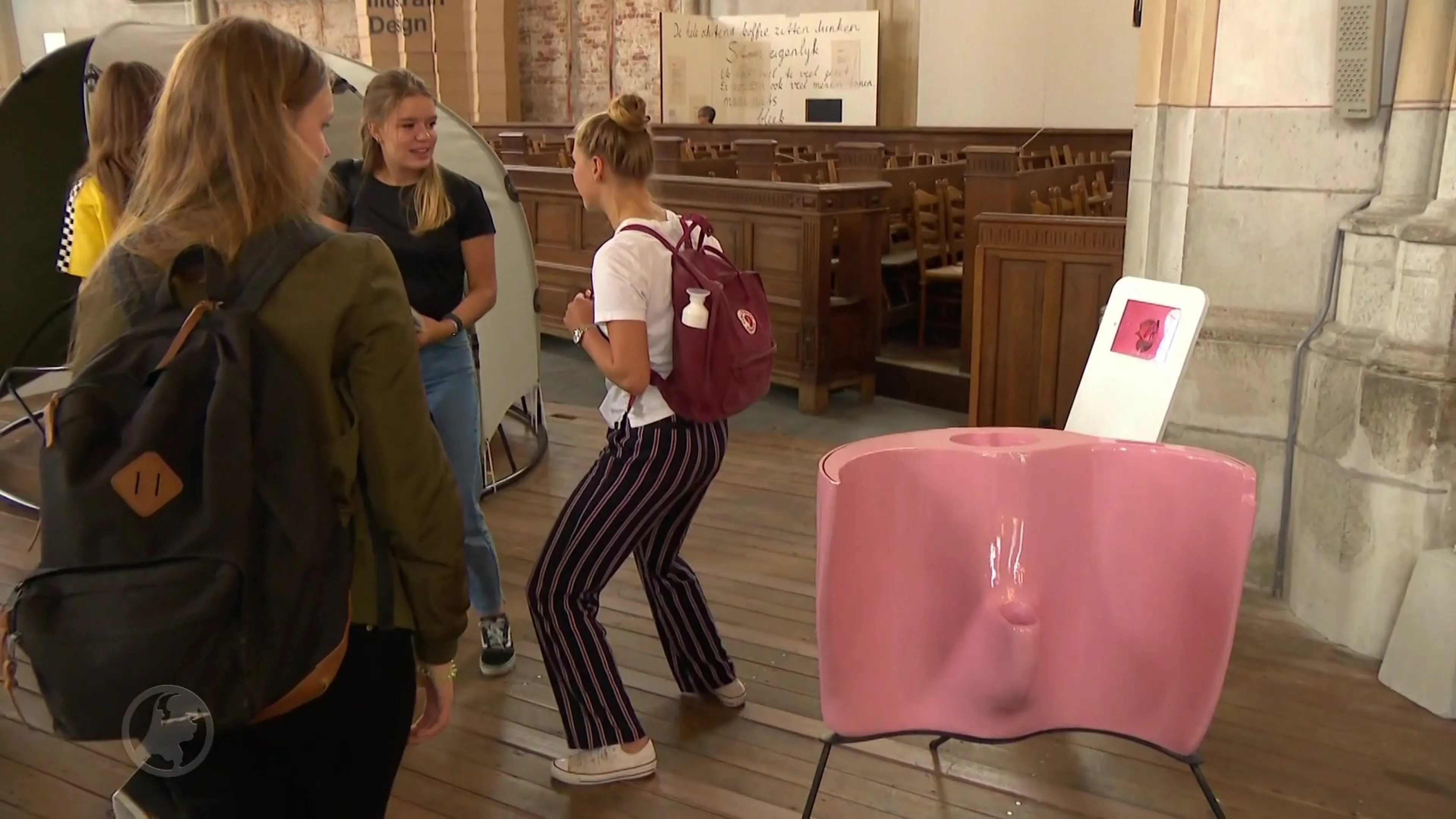 Frederieke (21) ontwierp vrouwenurinoir: de speed-pee
