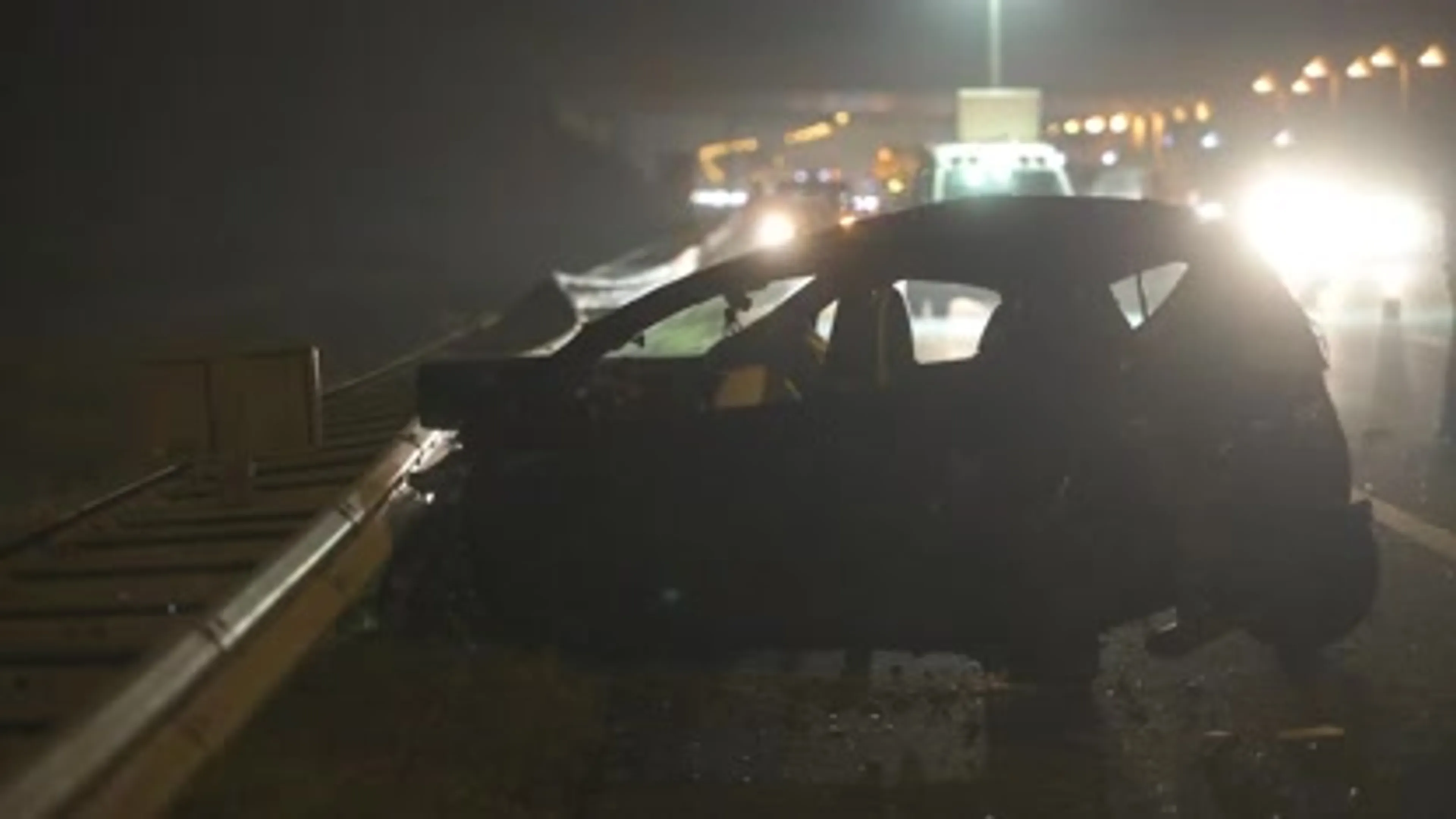 Vrouw uit auto geslingerd en overleden na zwaar ongeluk op A2 bij Best