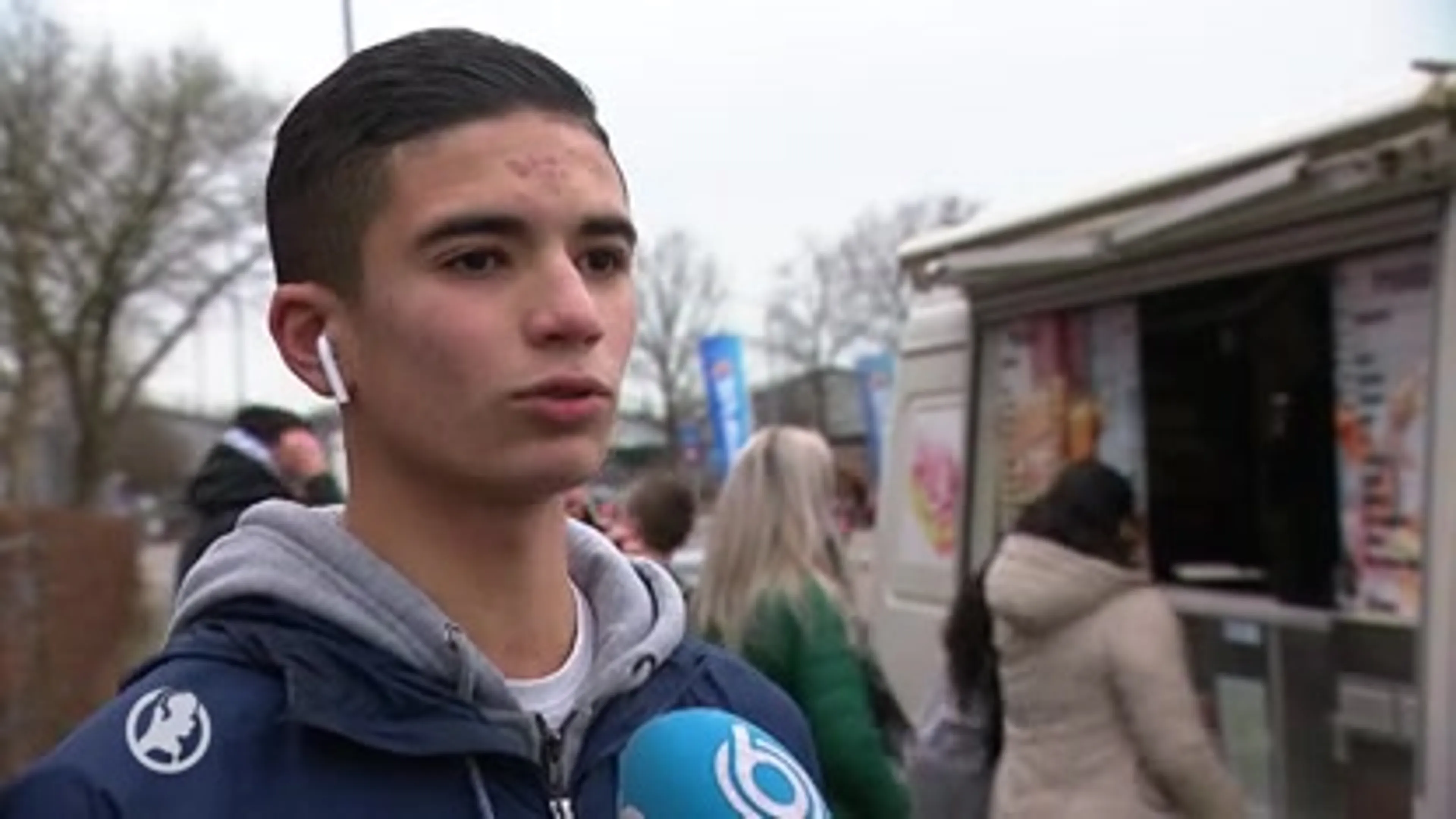 Foodwatch Nederland roept op om 'verbod' fastfoodkramen bij scholen