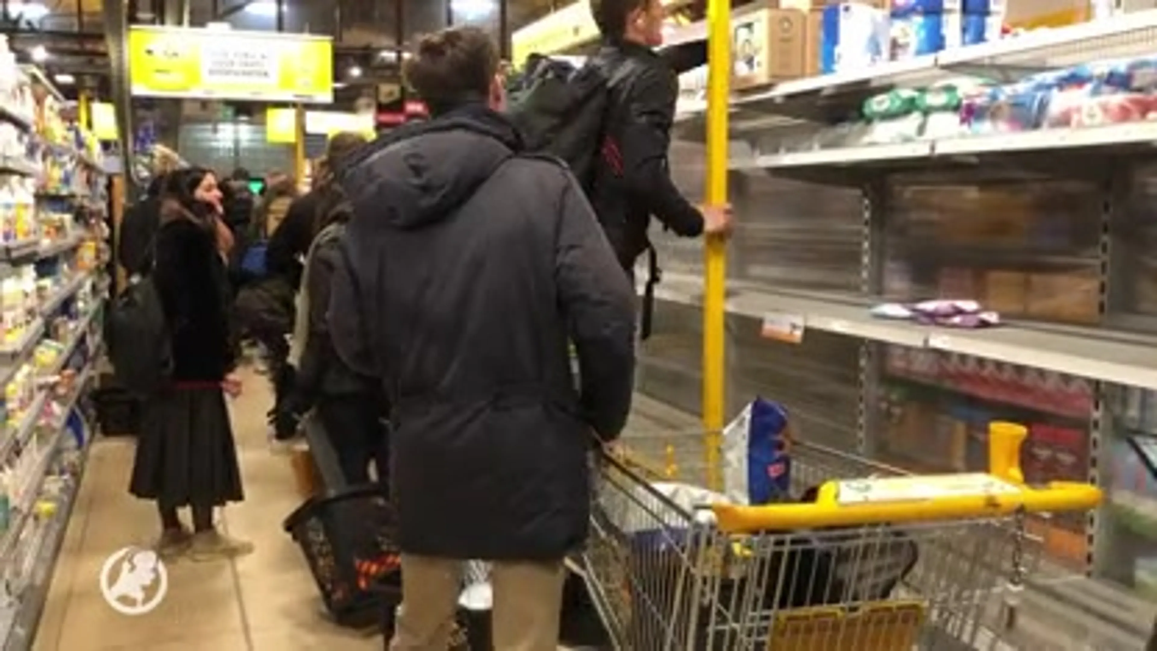 Zorgpersoneel tikt 'asociale Nederlanders' op de vingers: 'Stop met hamsteren!'