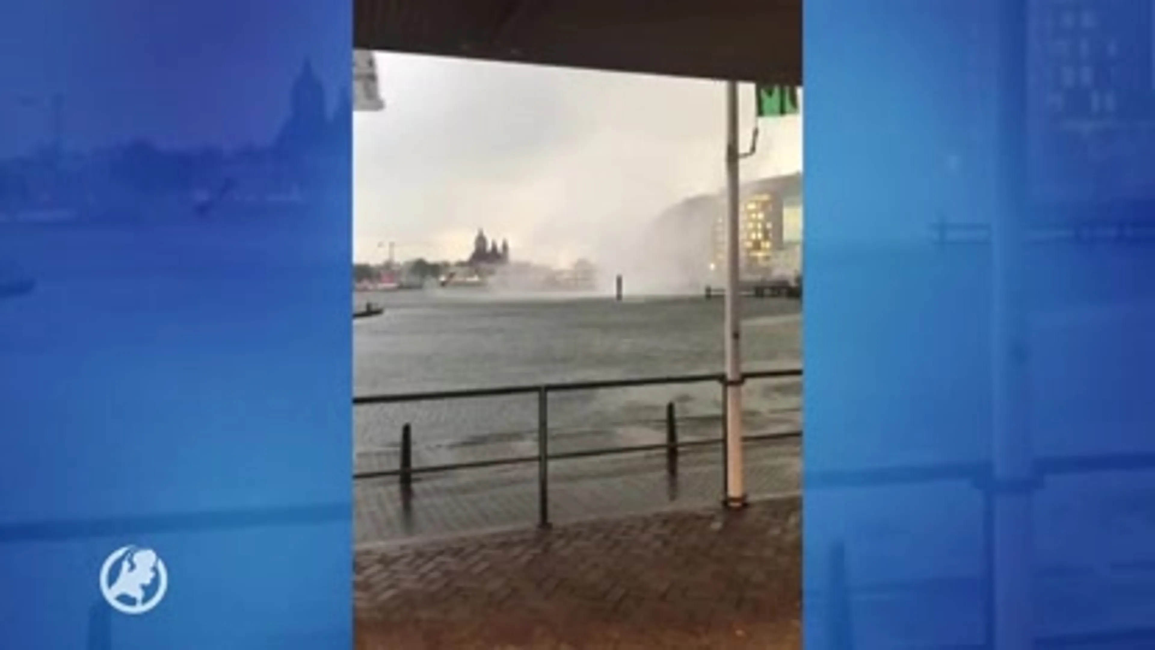 Windhoos boven Amsterdam