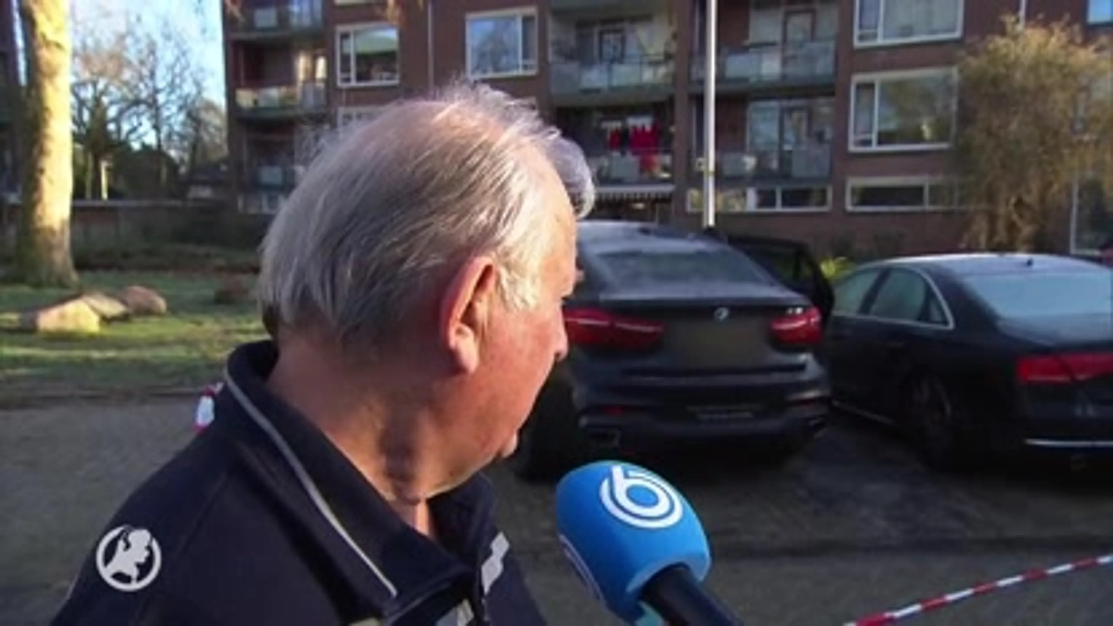 Twee peperdure wagens in vlammen op in Deventer