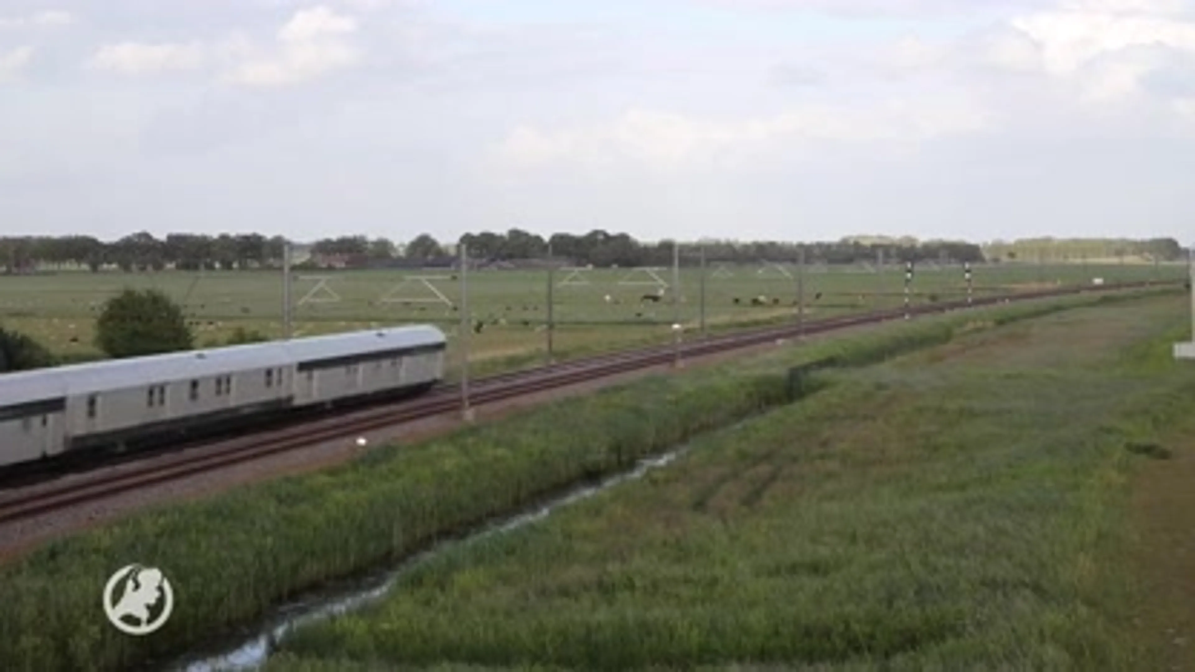 Eerste nieuwe Intercity van NS komt aan in Nederland