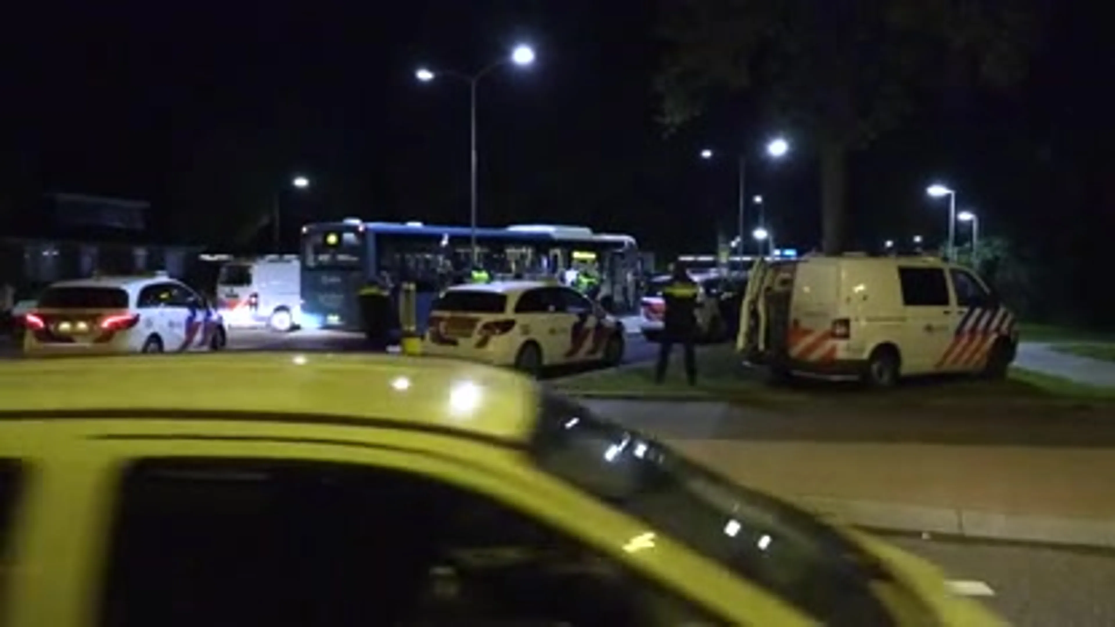Mannen plassen in bus en belagen de chauffeur in Varsseveld