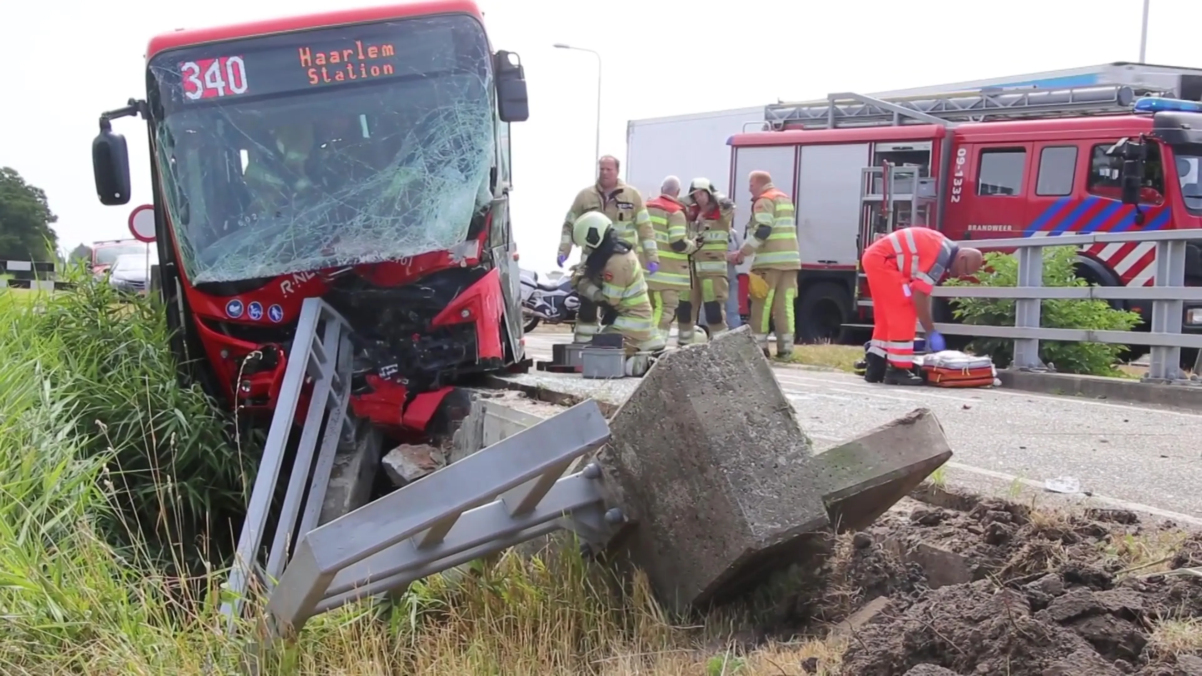 Gewonde bij botsing lijnbus en bestelbus Mijdrecht