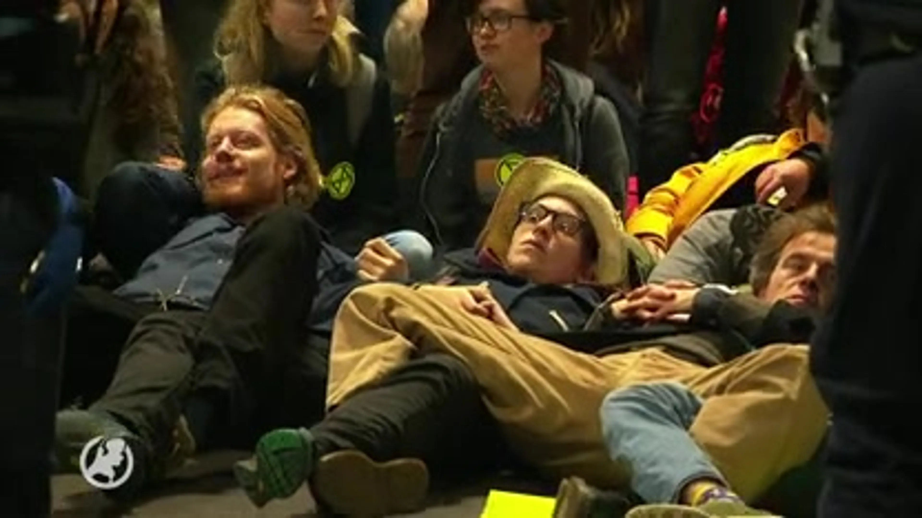26 mensen opgepakt bij demonstratie Schiphol