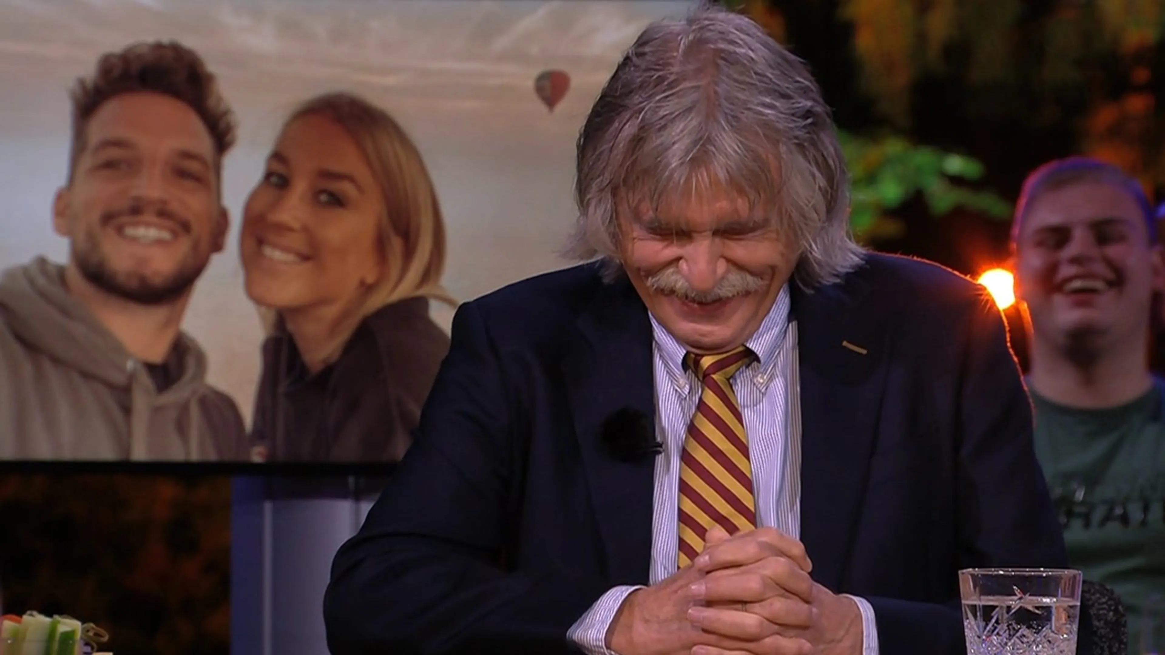 Johan moet zelf het hardst lachen om eigen grap over Dries Me...