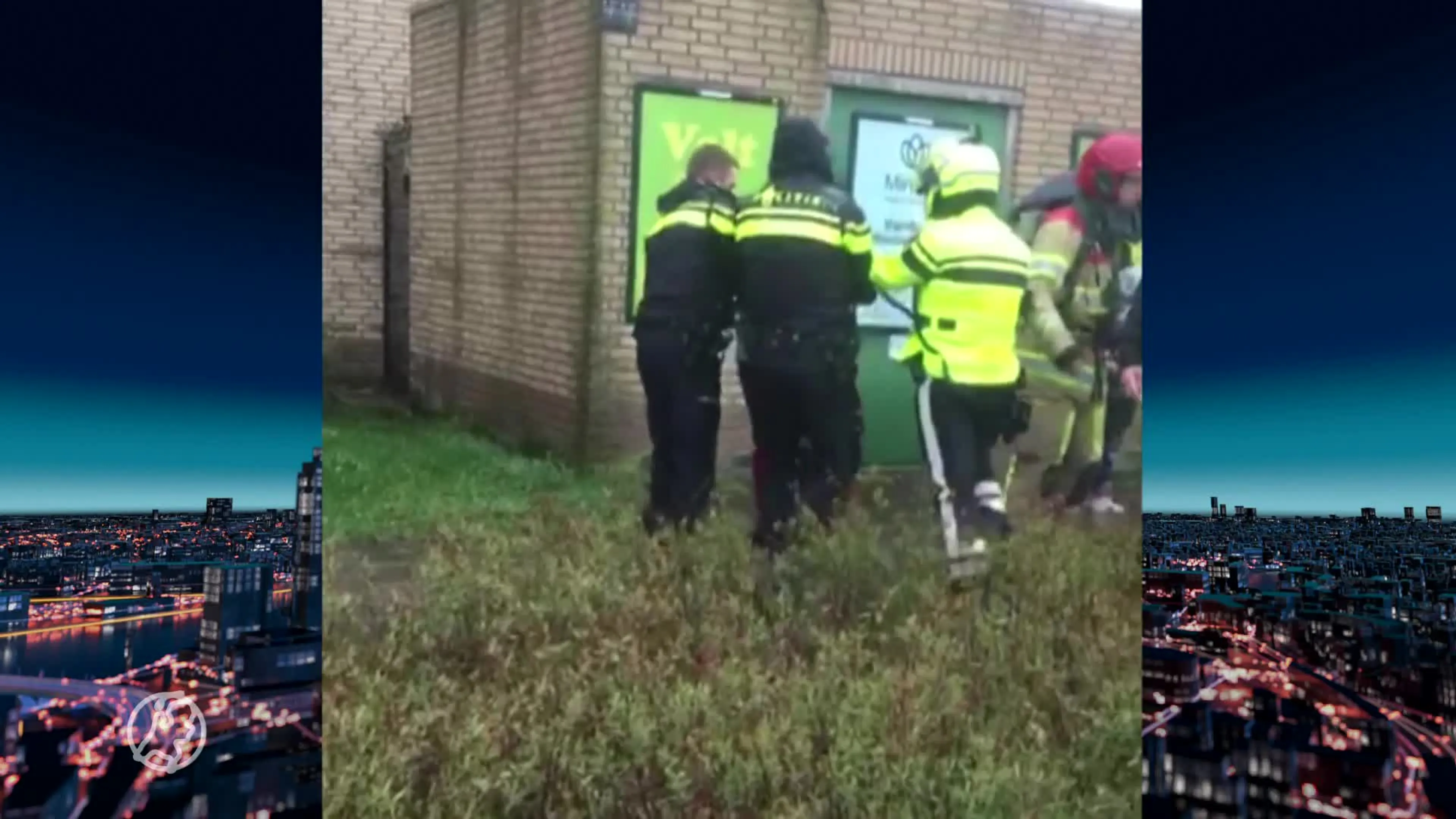 Man krijgt klappen van agent na knockout slaan collega: 'Het ...