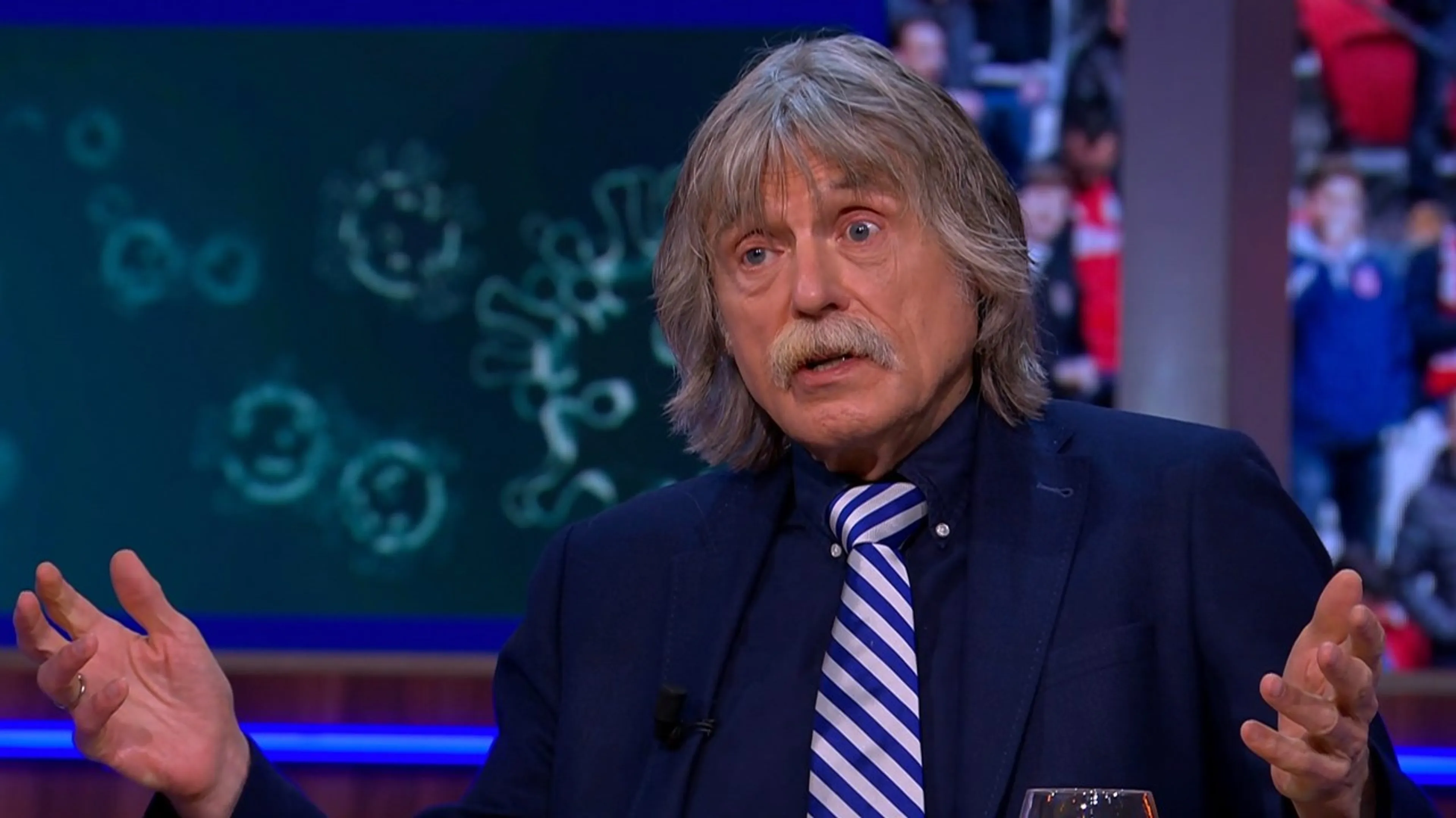 Johan verbaasd over inconsequent coronabeleid: 'Dit is vragen...
