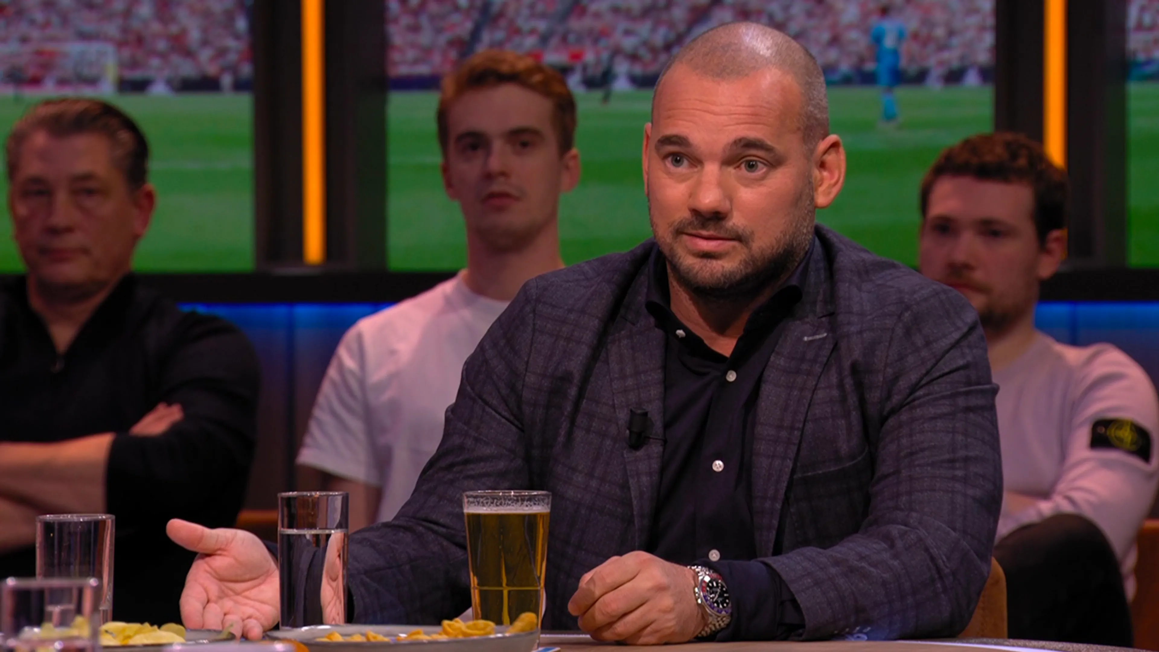 Wesley analyseert situatie bij Ajax: ‘Schreuder verliest langzaam de kleedkamer’
