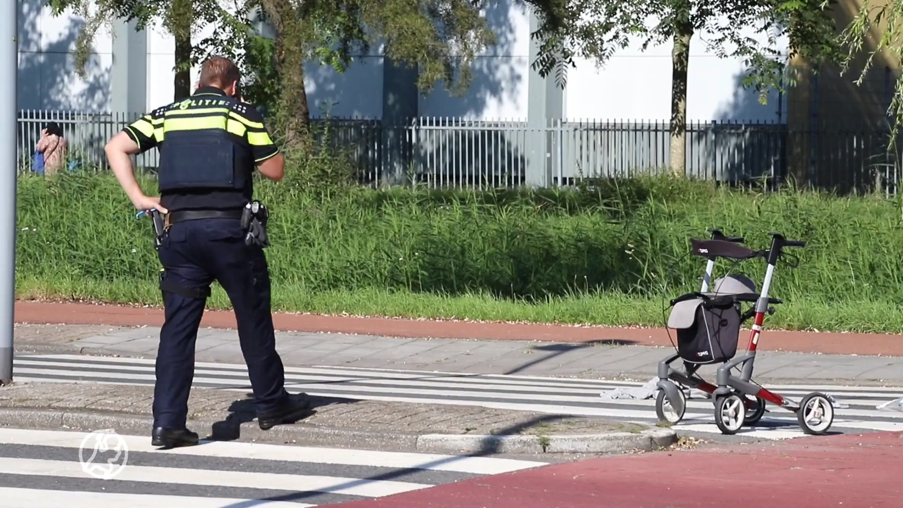 Voetganger (76) overleden na aanrijding door vrachtwagen
