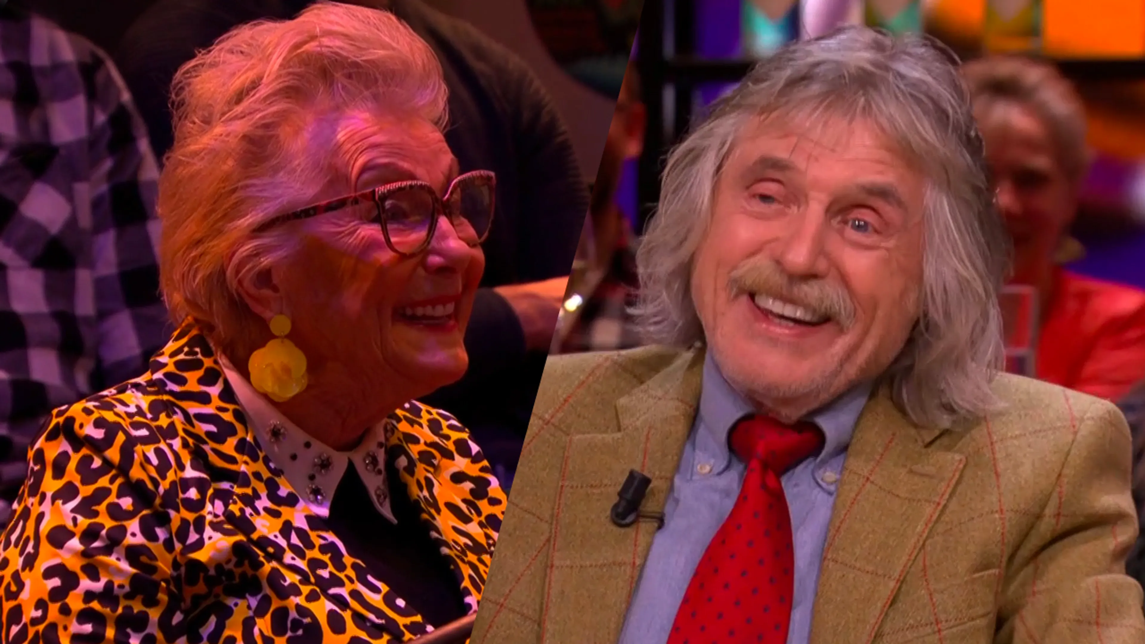 Dame in publiek flirt met Johan tijdens uitzending Vandaag Inside