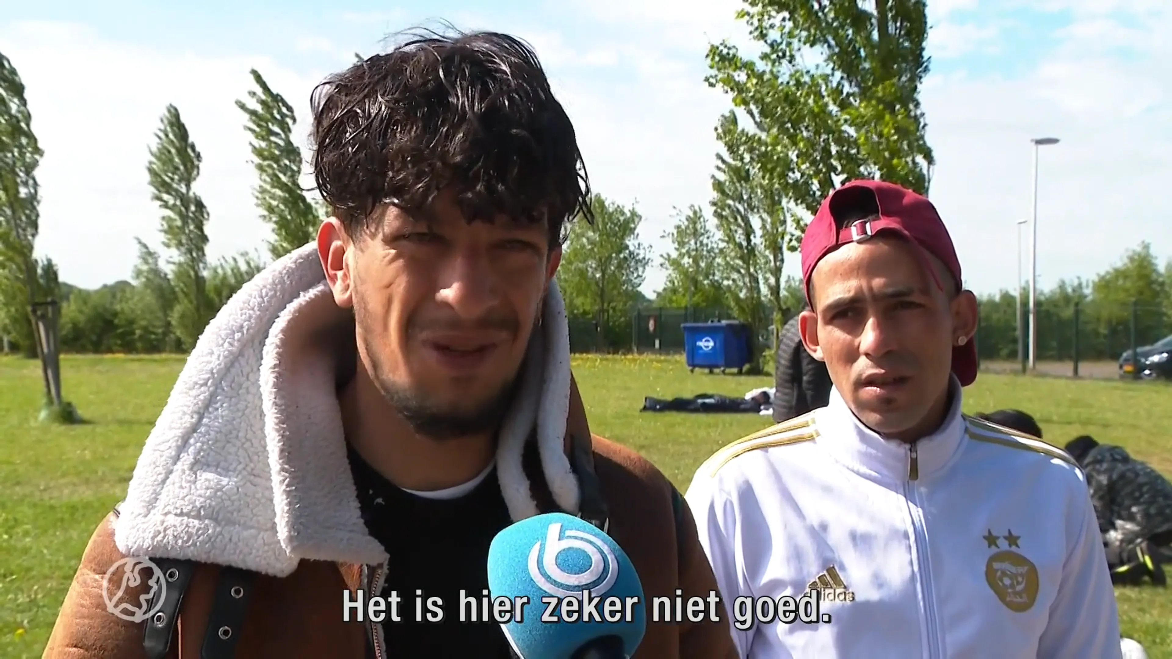 Vluchtelingen Ter Apel boos na nacht buiten slapen