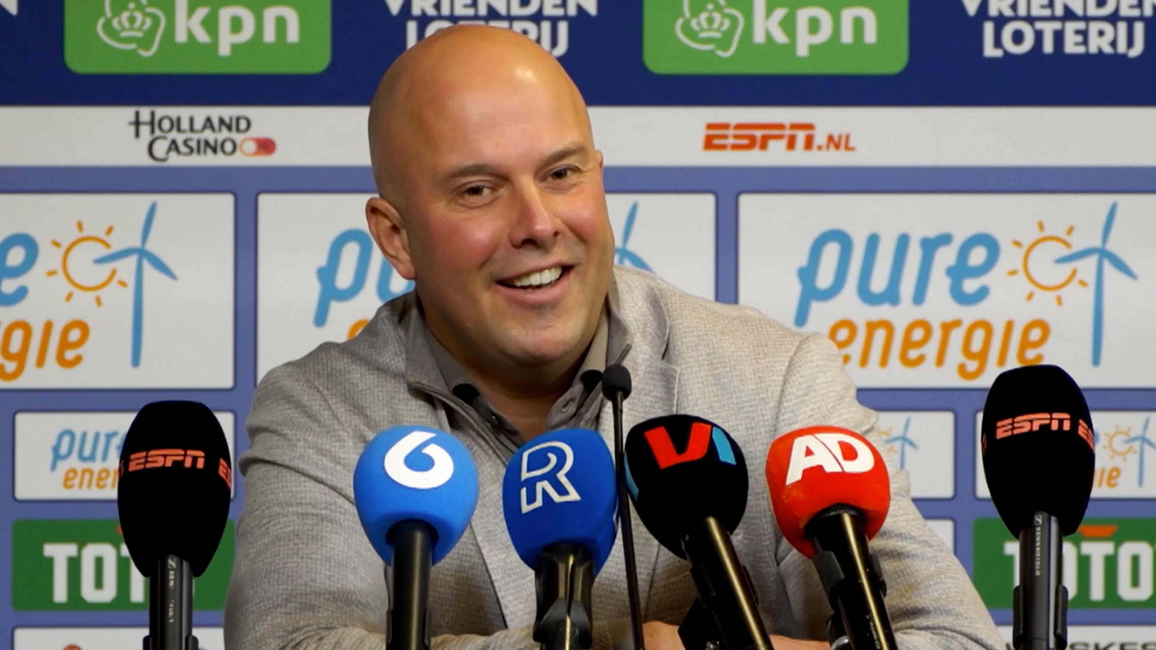 Slot wil meer slimmigheidjes zien bij Feyenoord: 'Maar ze leren snel'