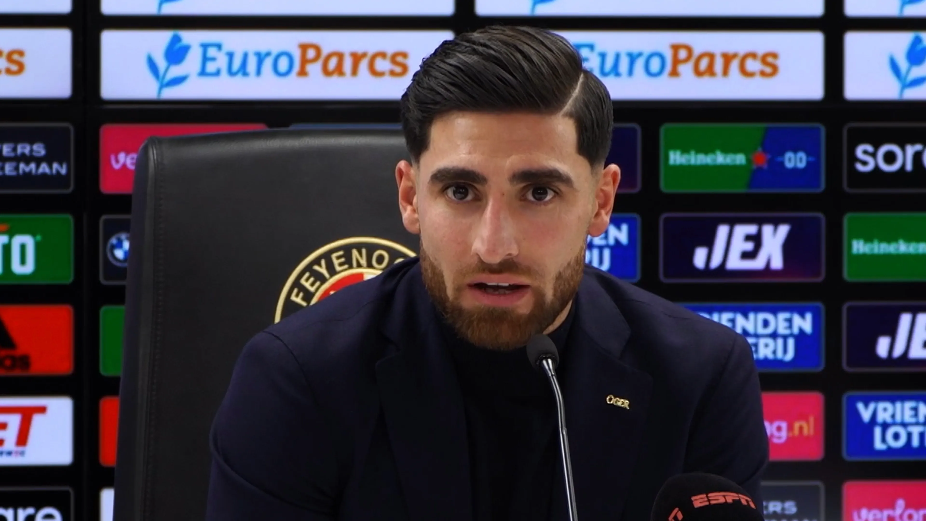 Jahanbakhsh leert na opstootjes: 'Ik ben niet zo'n speler'