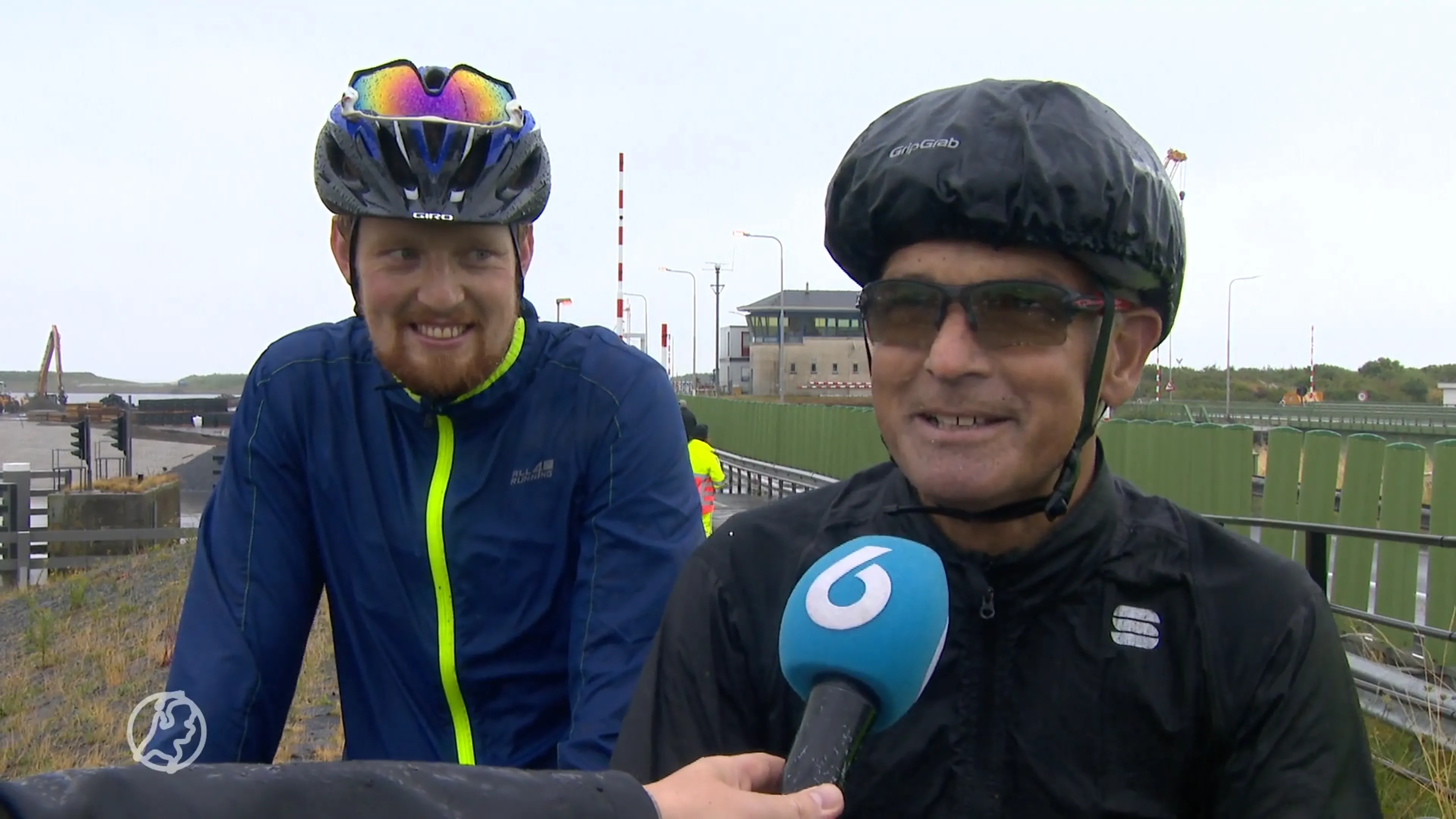 Fietsers en wandelaars kunnen hun geluk niet op: Afsluitdijk na vier jaar weer (even) open