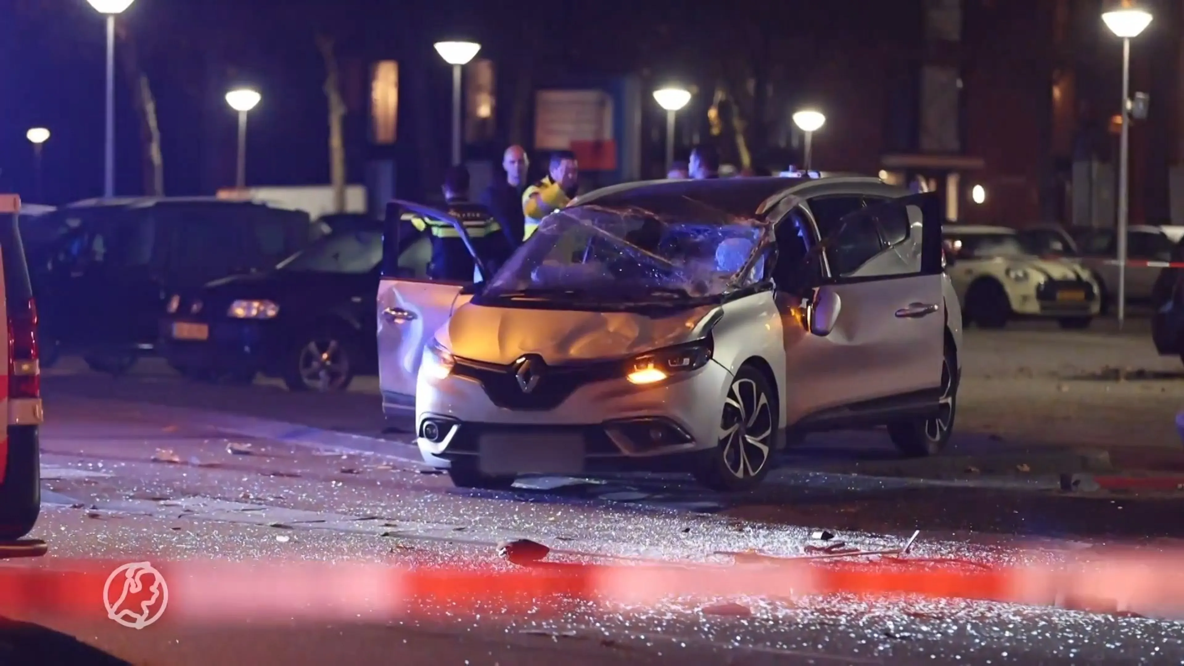 Twee jongemannen aangehouden na achtervolging in Delft die eindigde in crash