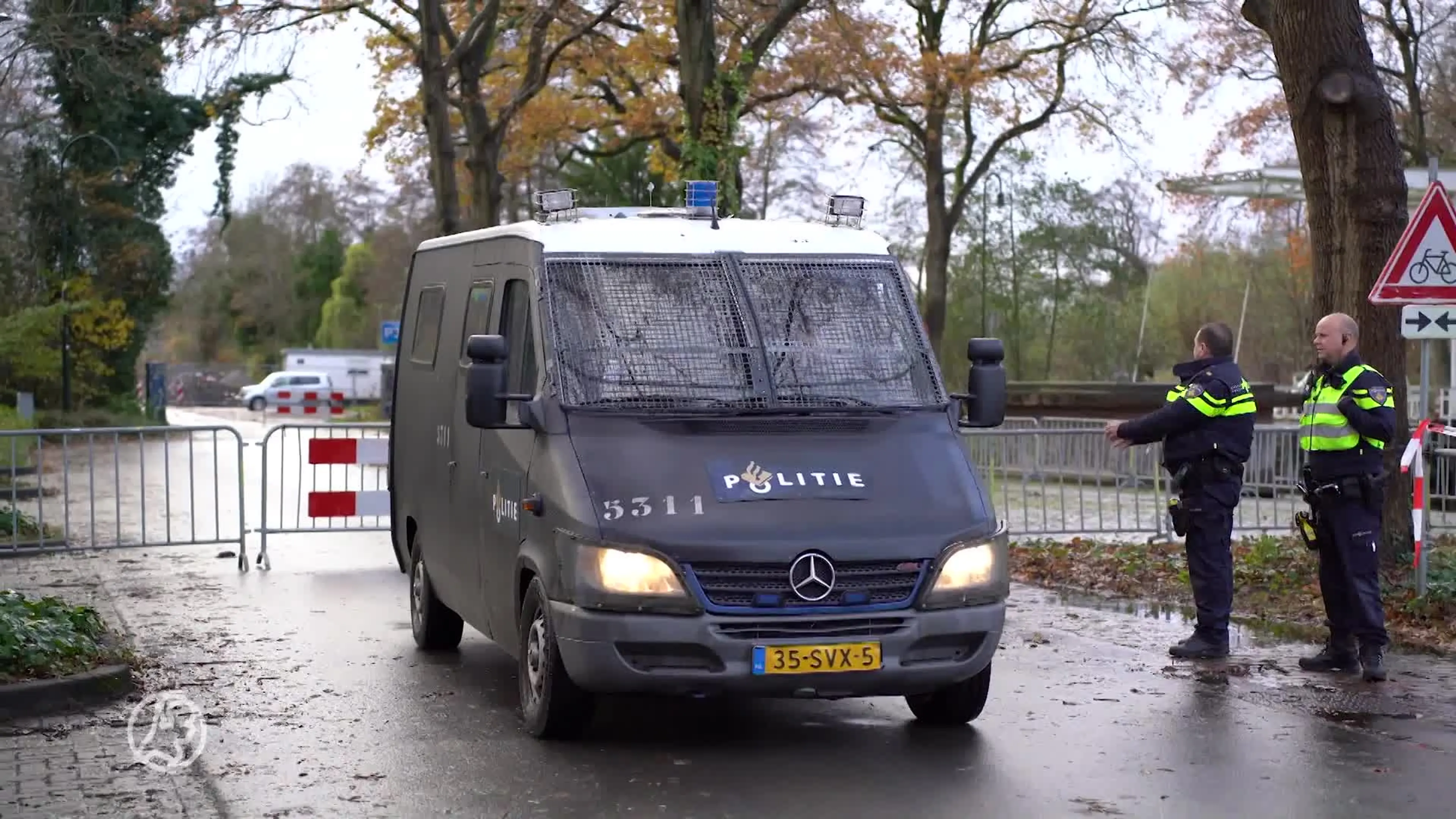 Politie sluit Slochteren van buitenwereld af om vrees verstoring Sintintocht