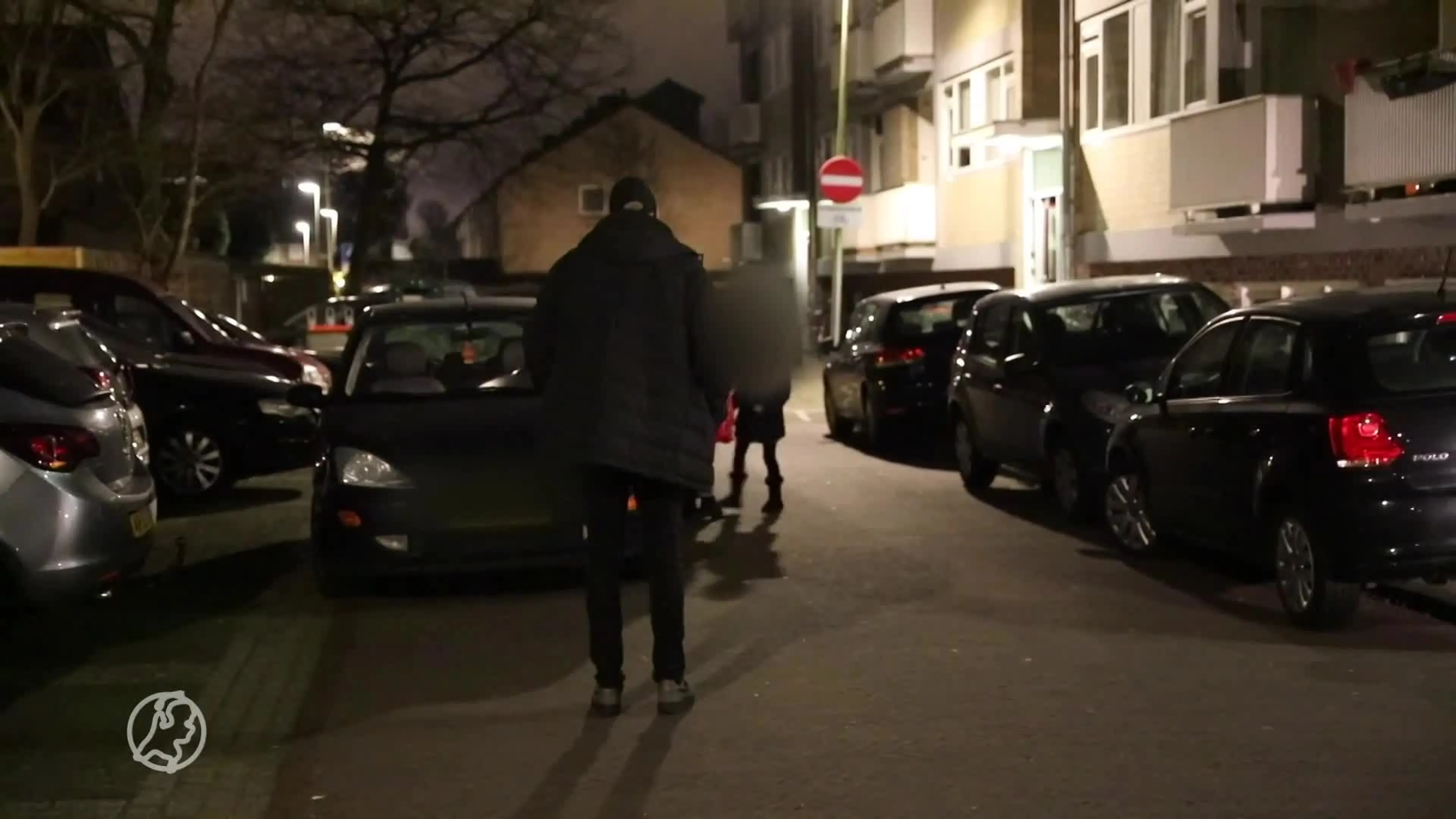 Politie houdt mannen aan om aanslagen op en afpersing van fru...
