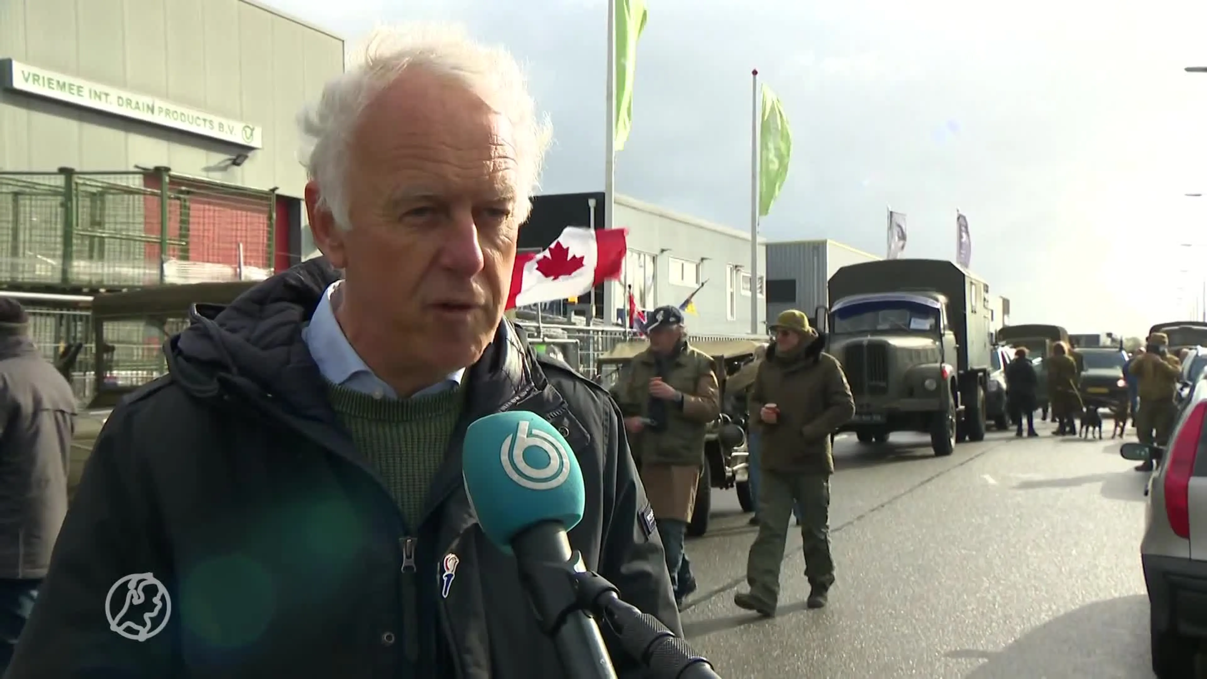 Honderden militaire voertuigen bezorgen bevrijdingssoep bij F...