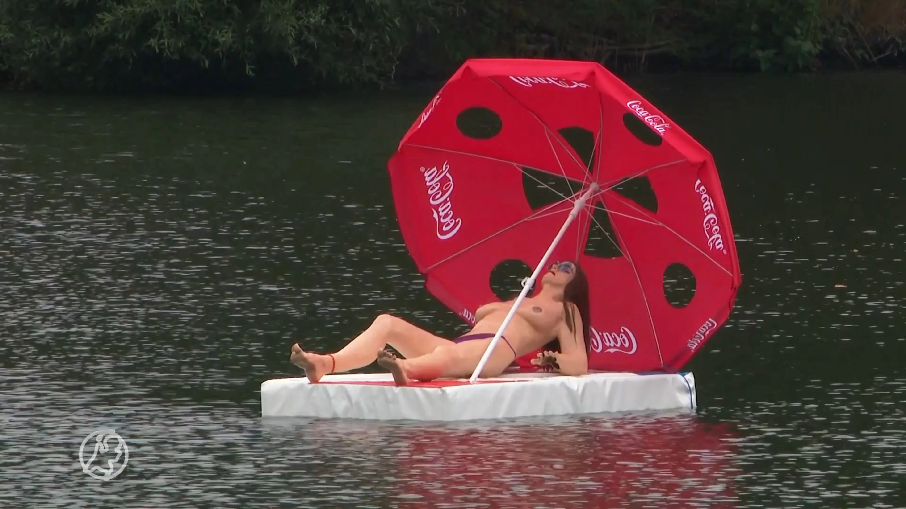 Naakte Nell weer te water gelaten