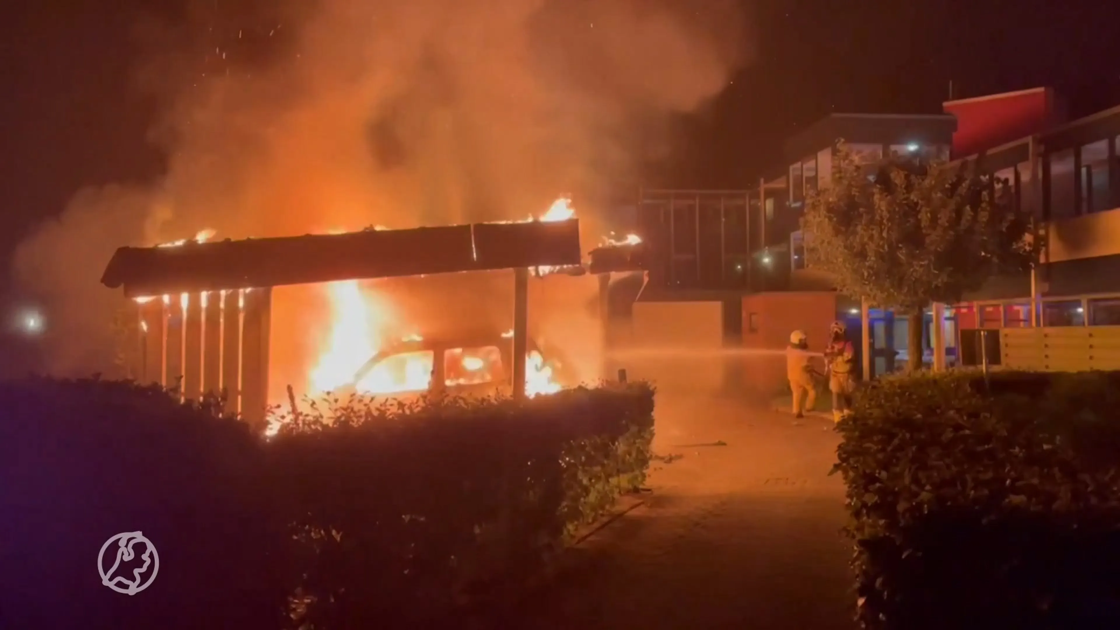 Vijf auto's afgebrand nabij verzorgingstehuis: politie gaat uit van brandstichting