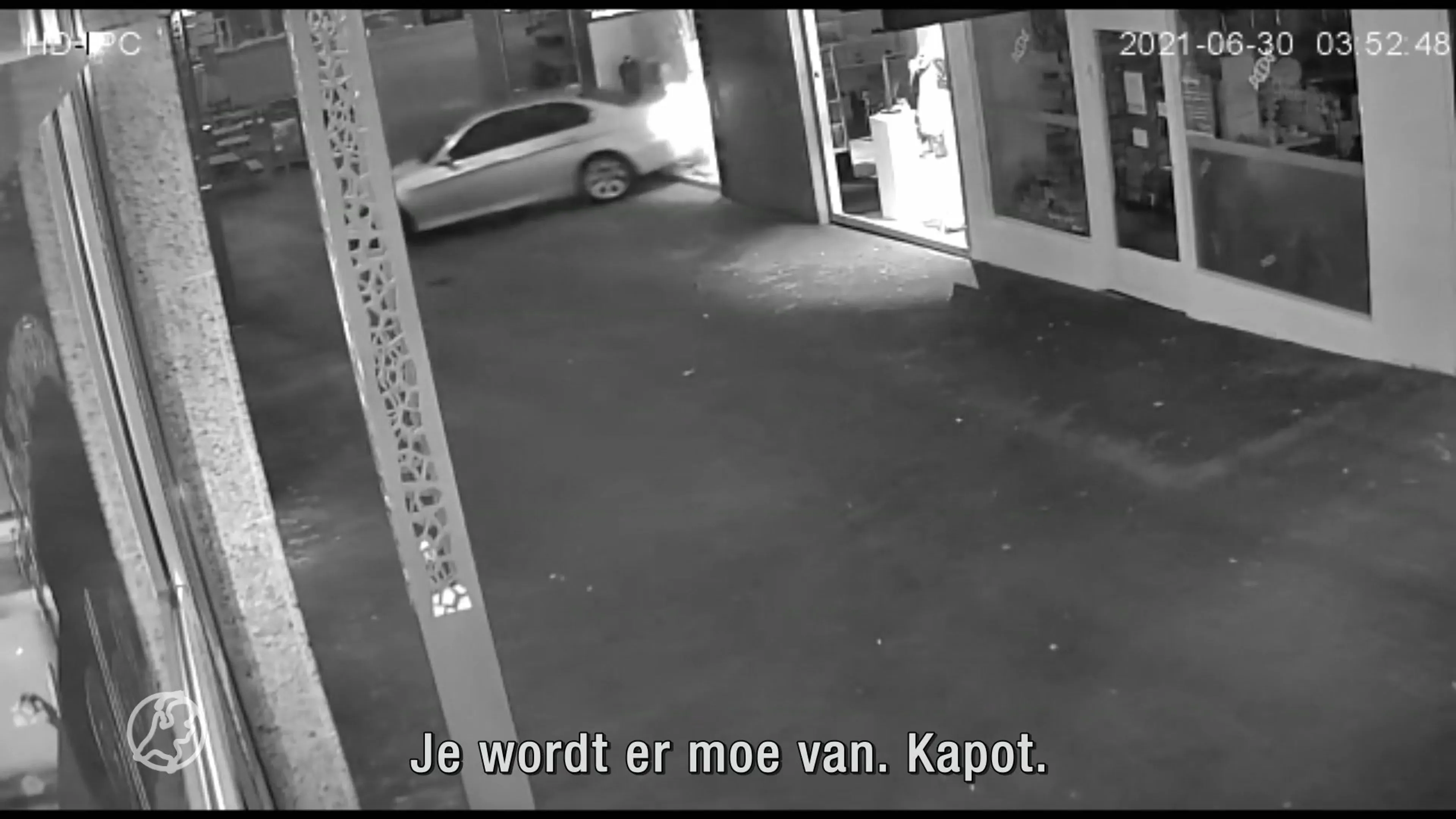 Eigenaar Almelose modezaak radeloos na zoveelste ramkraak
