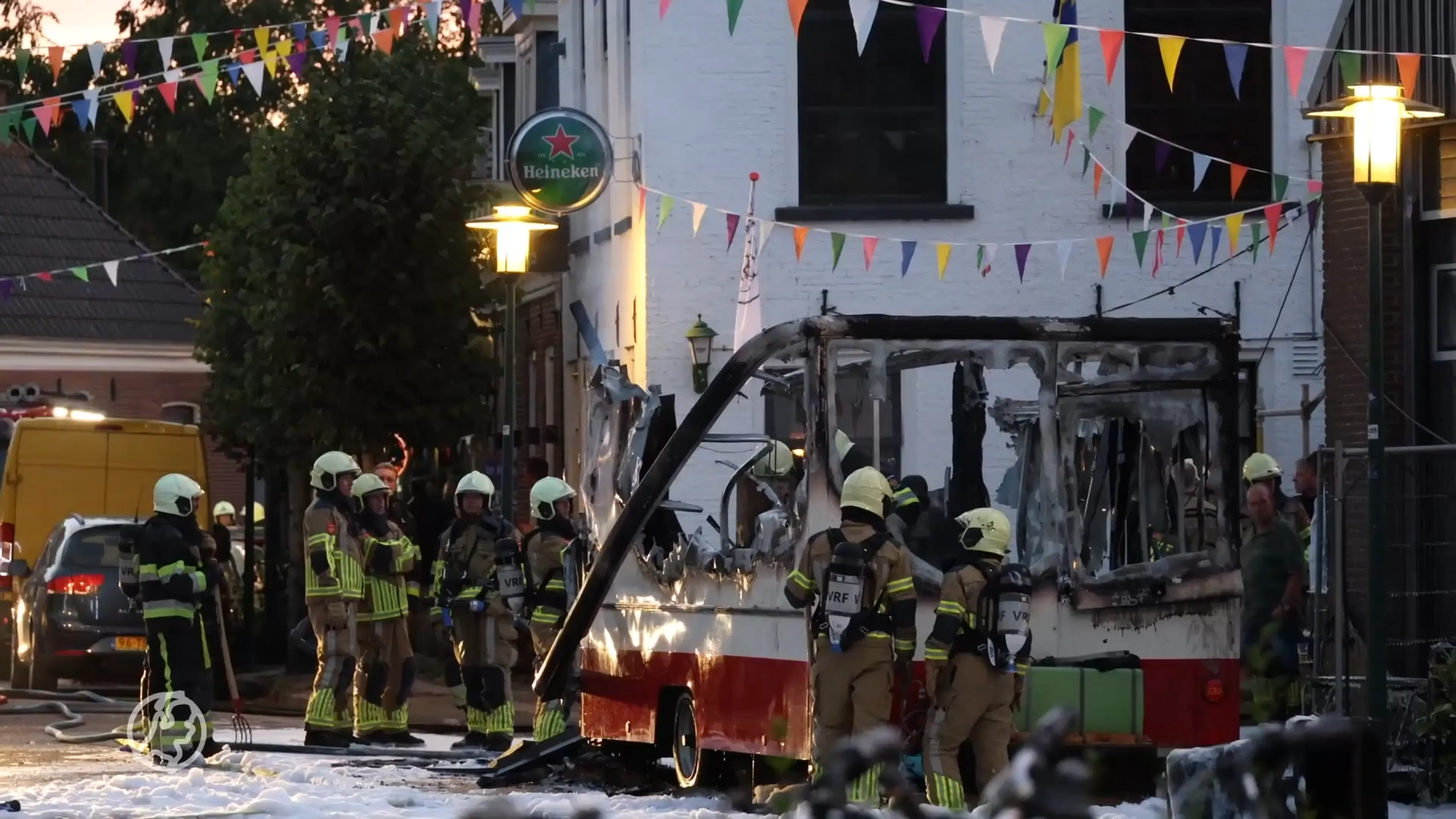 Frietkraam fikt af tijdens dorpsfeest in Friesland, drie gewonden