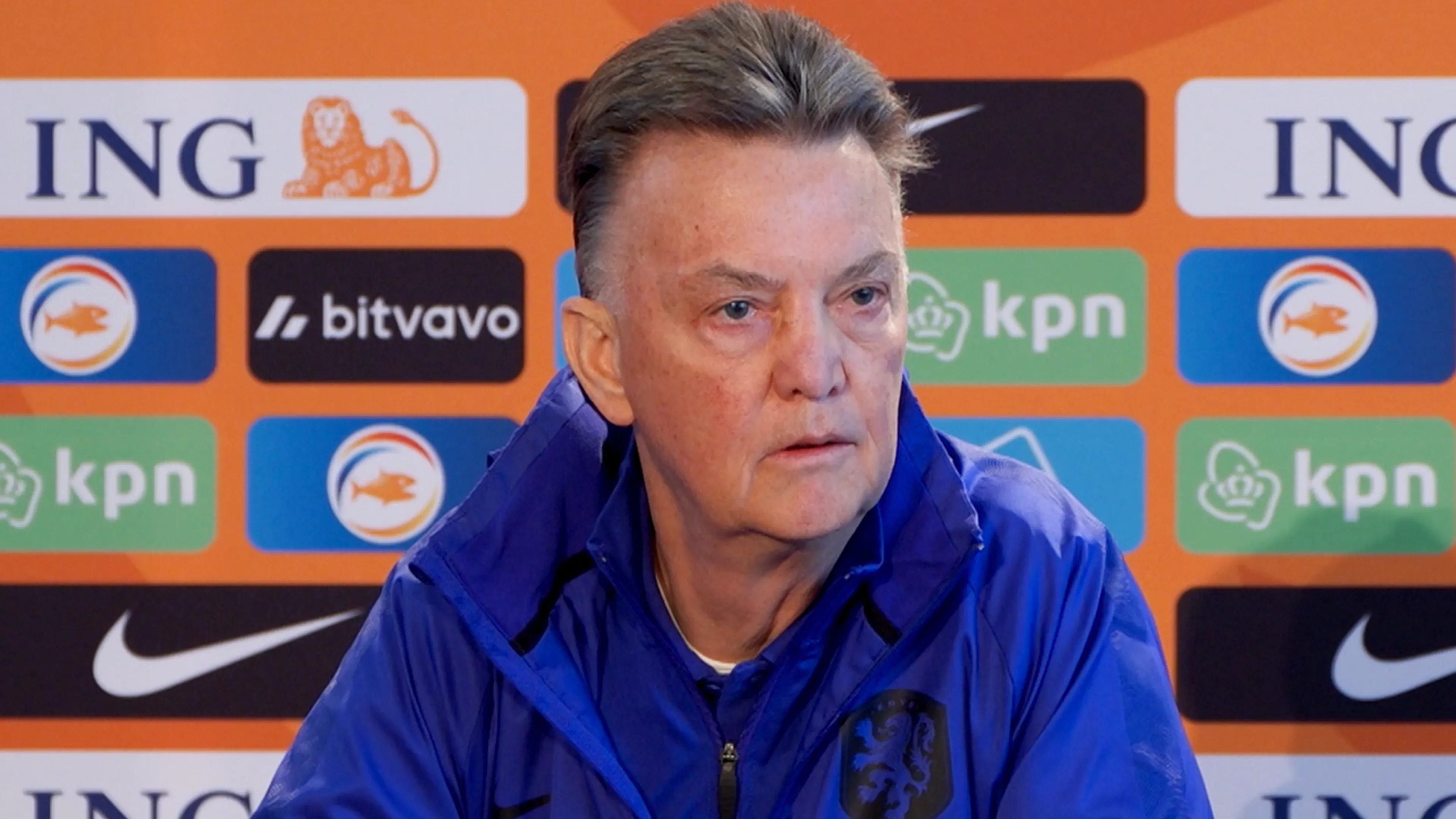 Van Gaal tipt Ten Hag: 'Hij moet kiezen voor een voetbalclub en niet voor commerciële club'