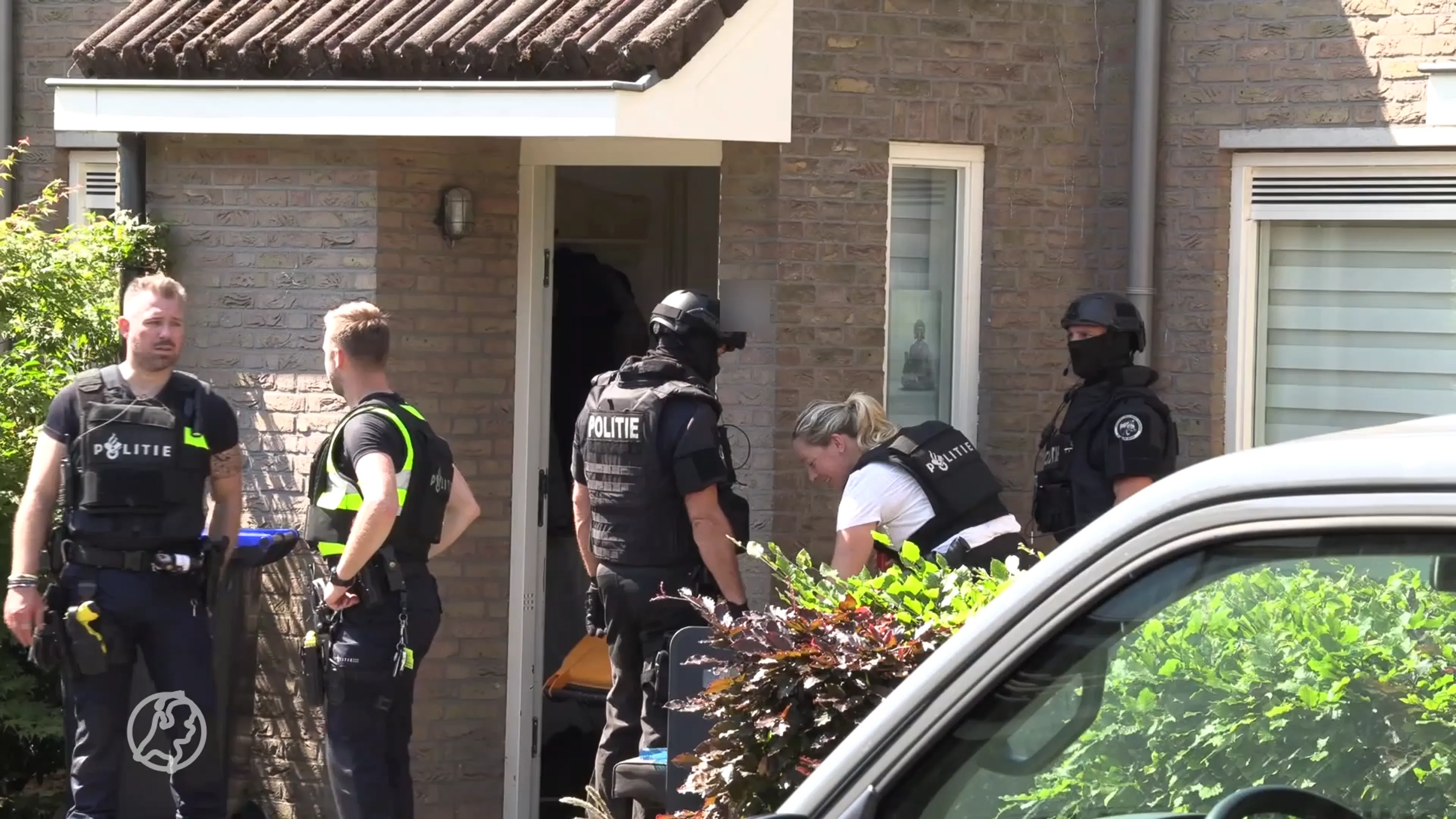 Persoon met mogelijke vuurwapens verschanst zich al uren in woning Lichtenvoorde, huizen ontruimd