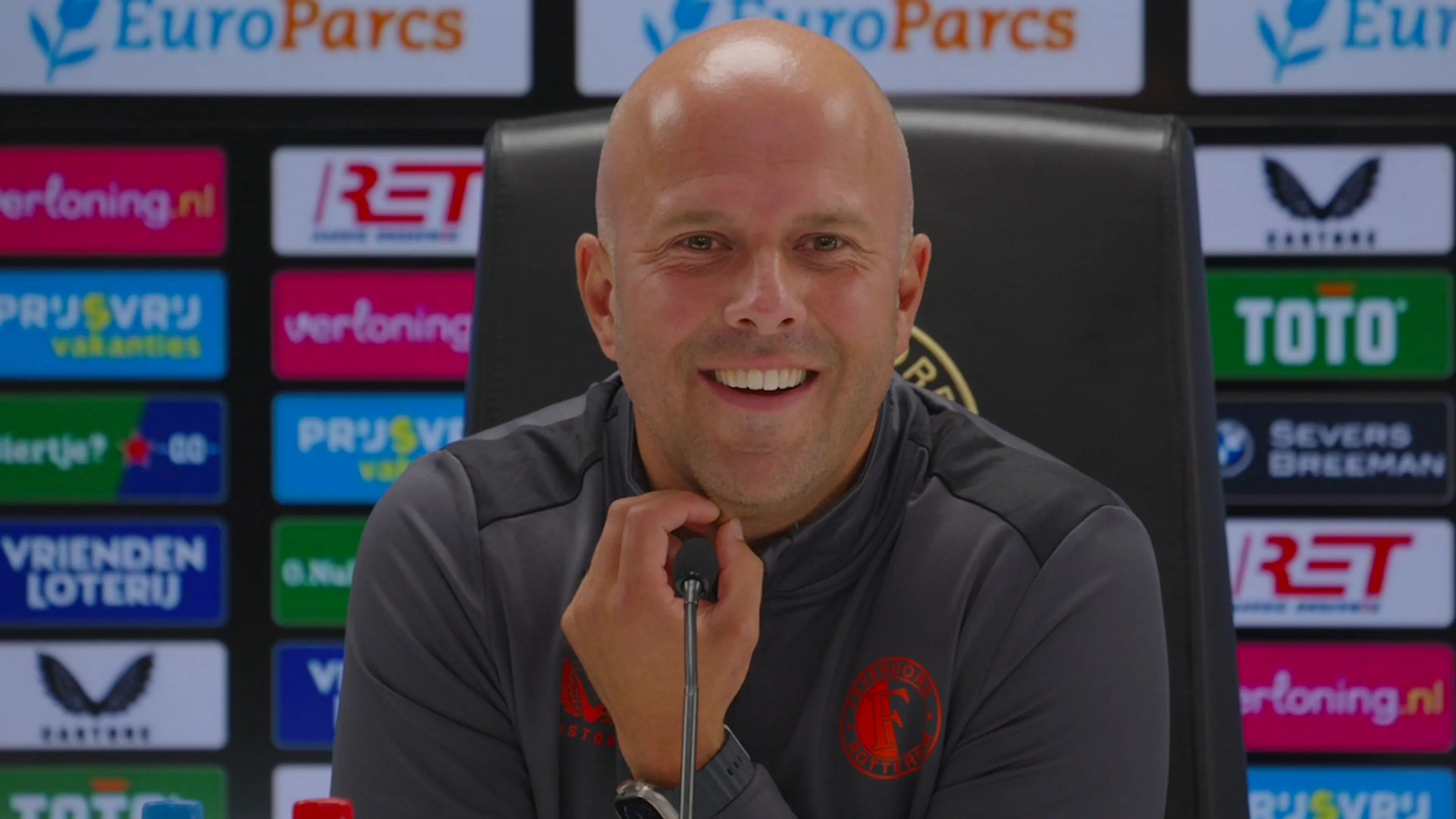'Mijn zoon vindt het nog wel leuk om met mij over voetbal te praten, mijn vrouw wat minder!'