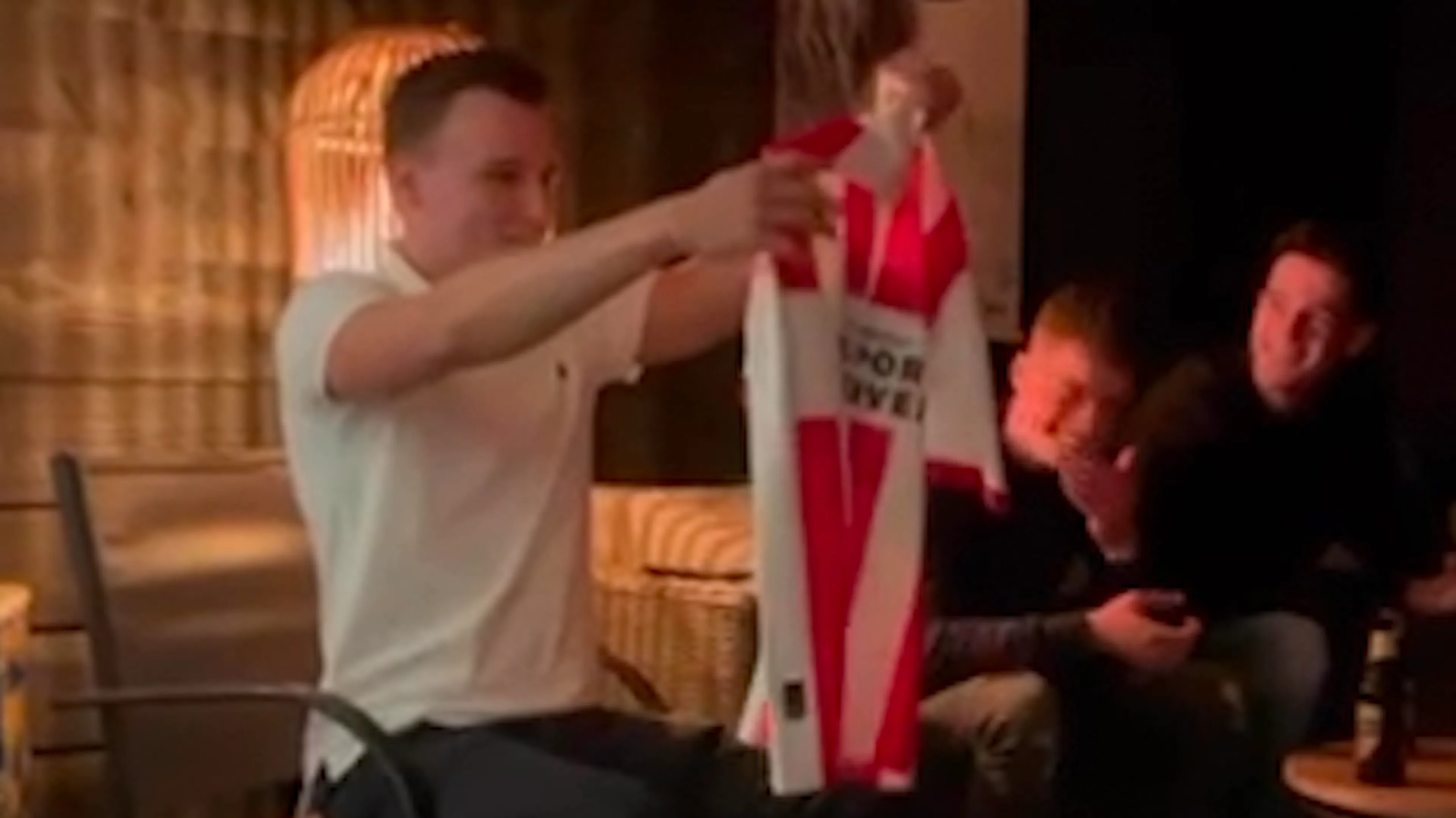 Jongen krijgt PSV-shirt cadeau, maar doet dan onaangename ontdekking