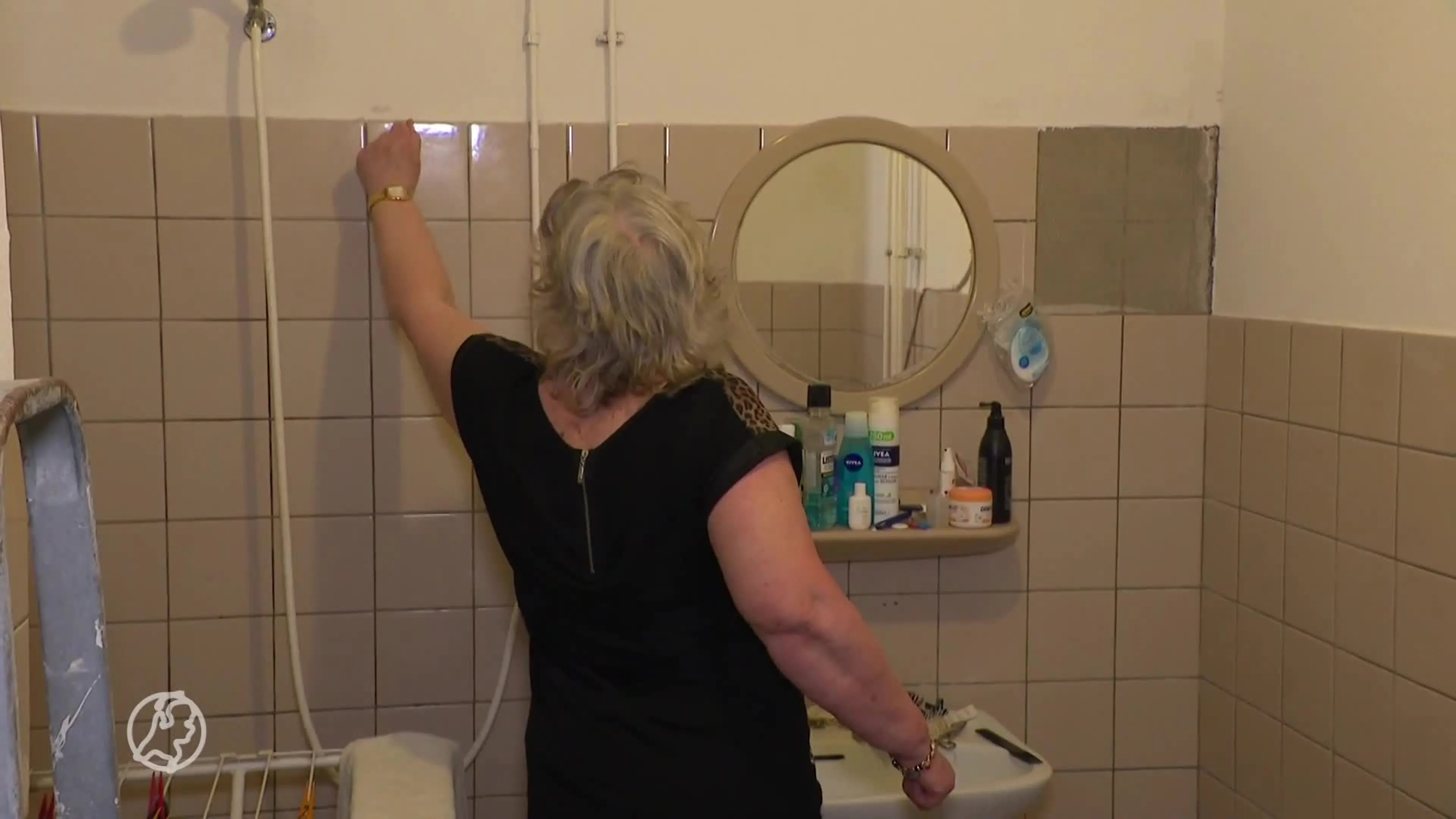 WC hangt met tape aan elkaar, tocht en schimmel: flathuurders...