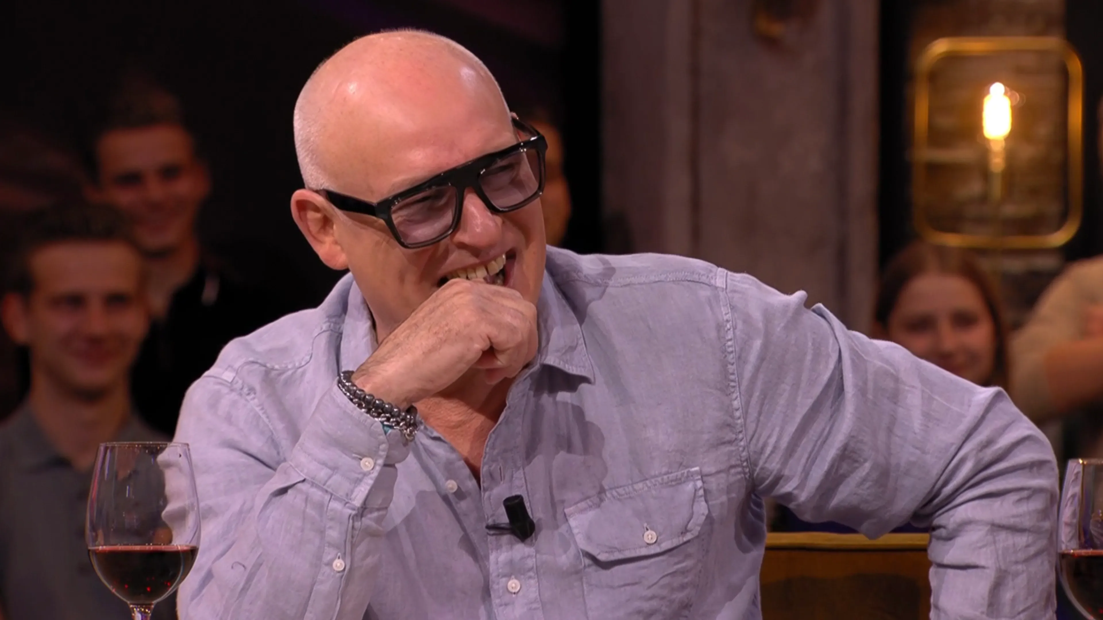 René geniet van Marc-Marie Huijbregts bij Jinek: ‘Laat ‘m nog eens zien!’