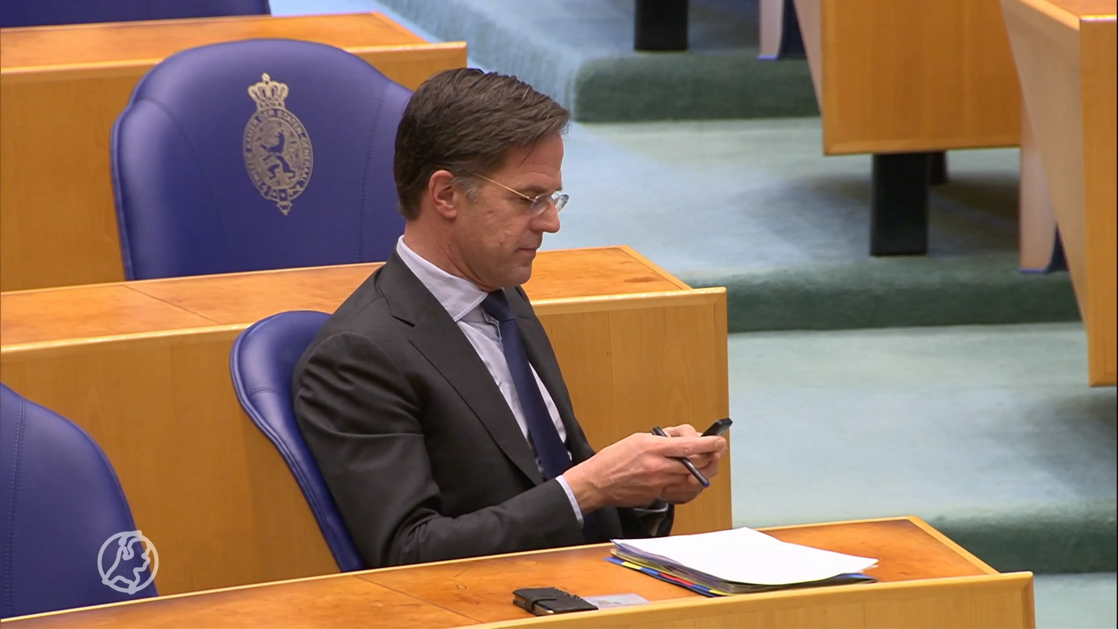 Premier Rutte wiste jarenlang sms'jes van zijn telefoon