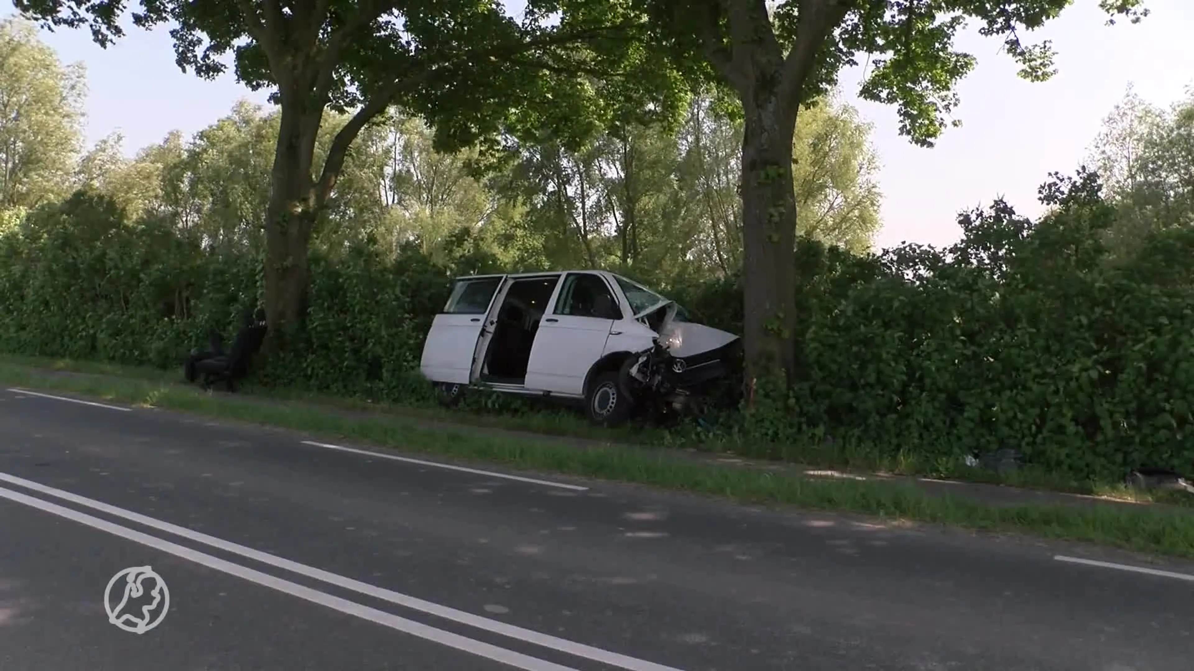 Vijf kinderen en bestuurder gewond naar ziekenhuis na ernstig ongeval Zeeland