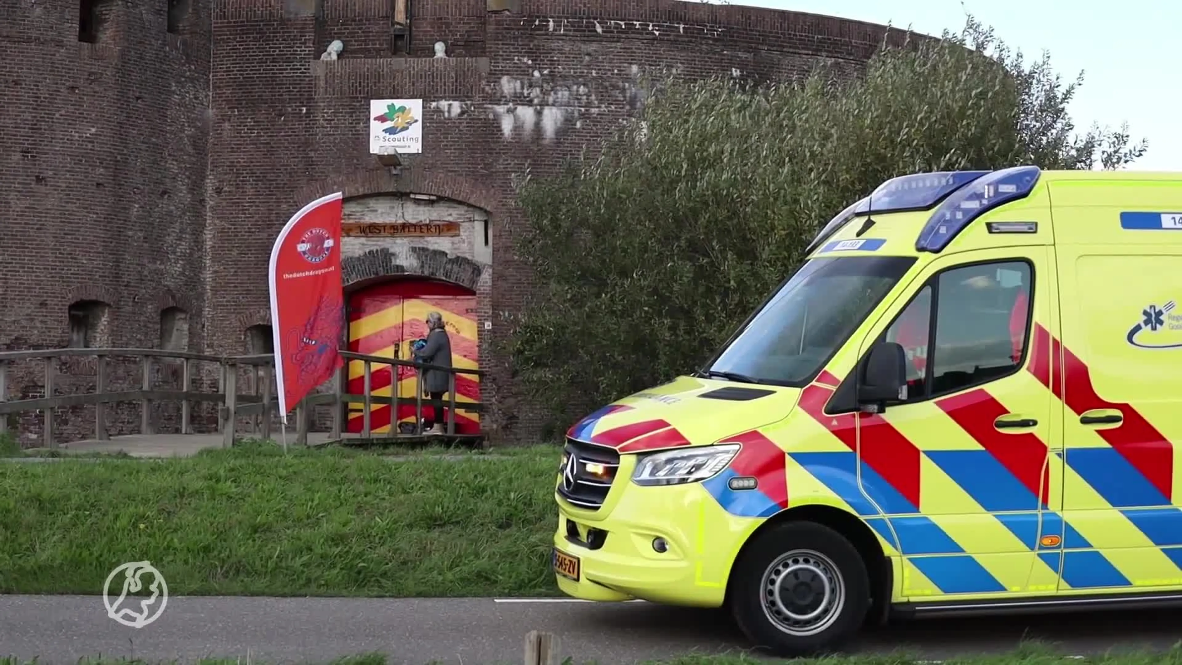 Boot vol kinderen slaat om bij Pampus