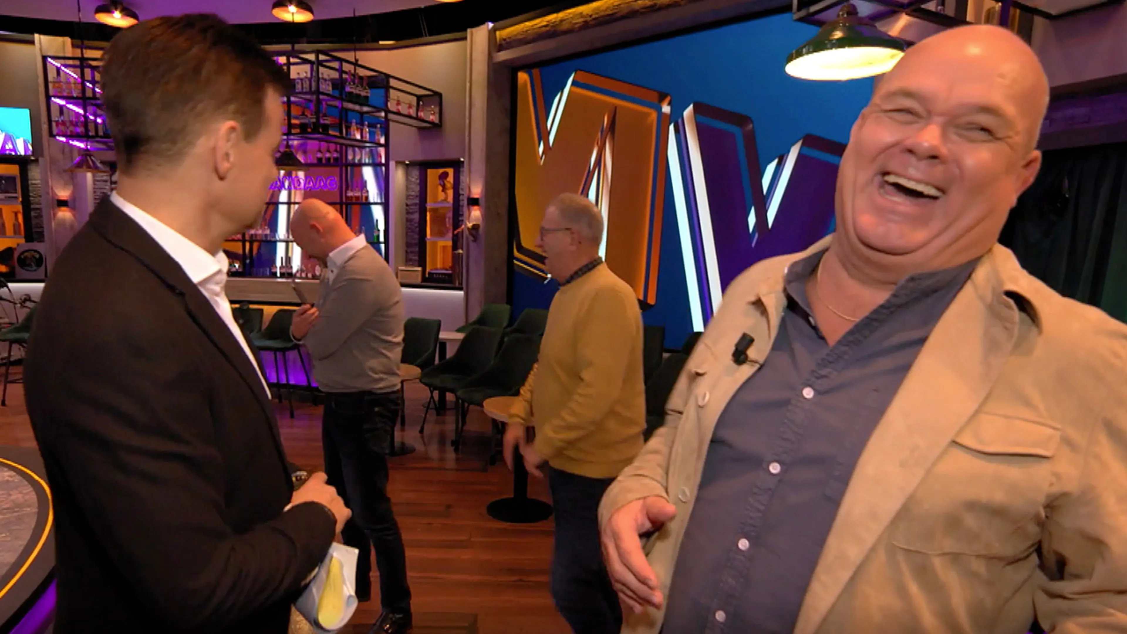 Paul de Leeuw ontmoet oud-dorpsgenoot in de Wandelgangen: 'Daar ben ik dik geworden'
