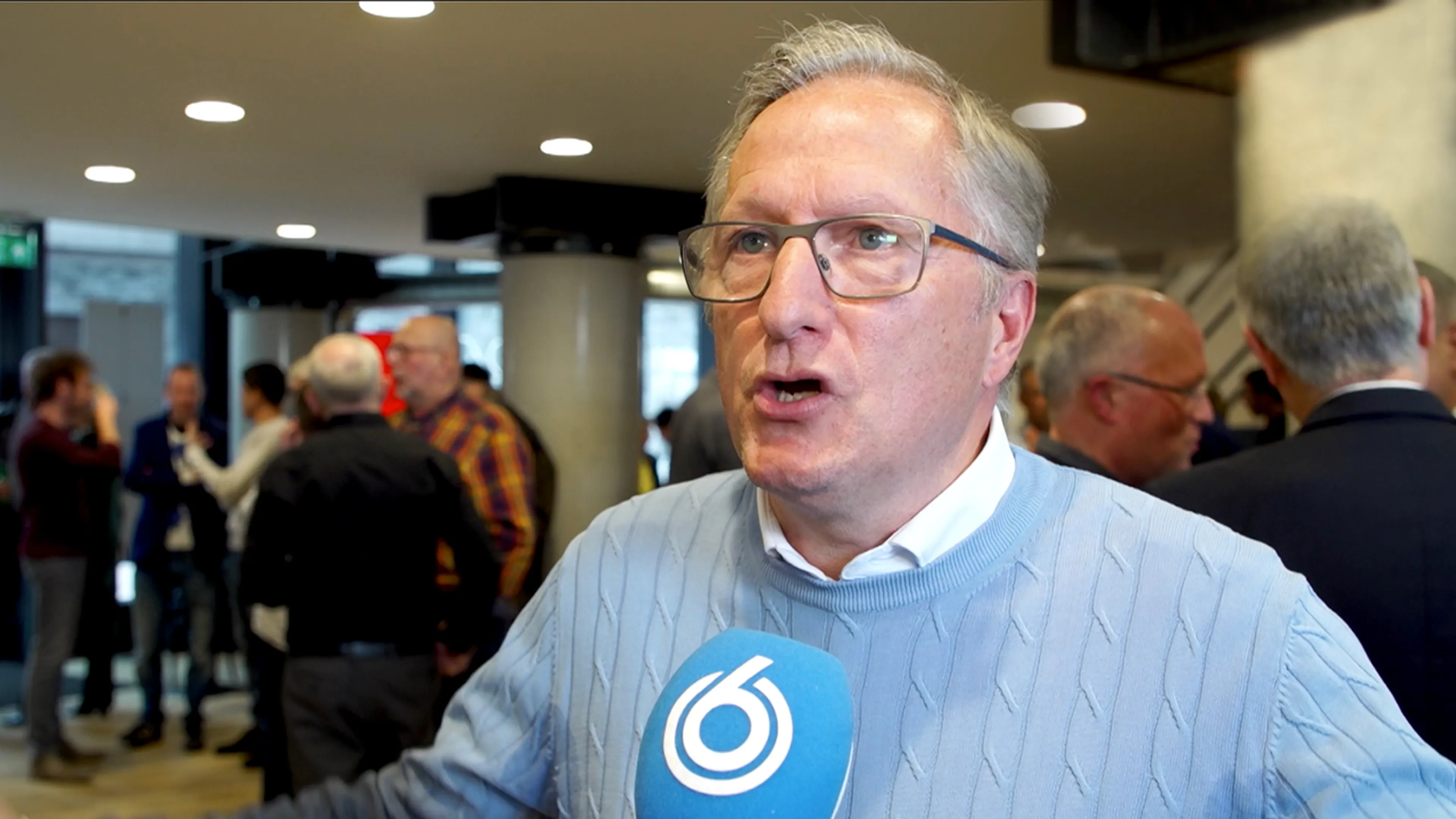 Eric Meijers presenteert eigen biografie op 'kutkrant'-redactie: 'Ik ken geen wrok'
