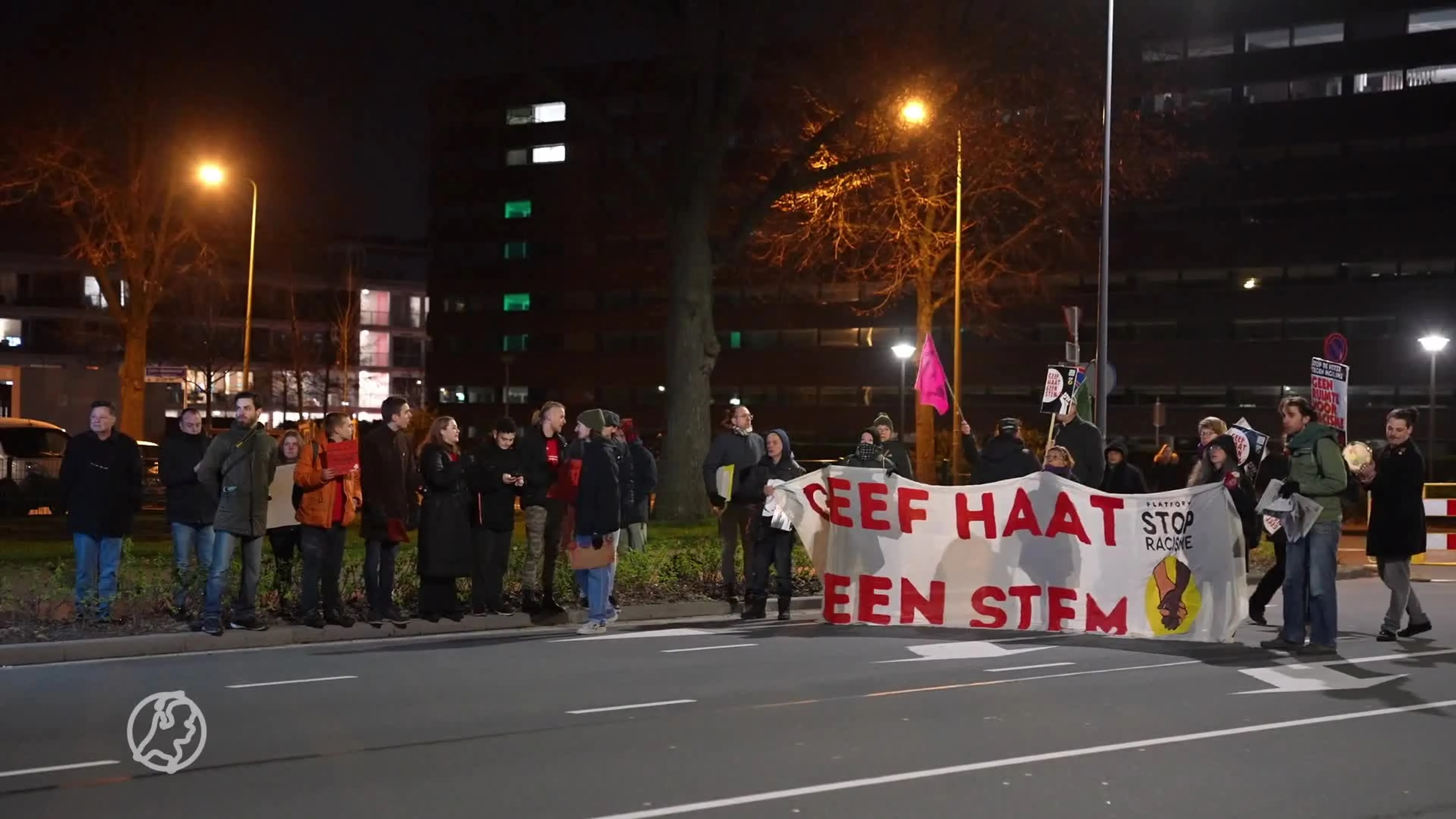 Boeren met honderden trekkers bij lijsttrekkersdebat Den Bosch