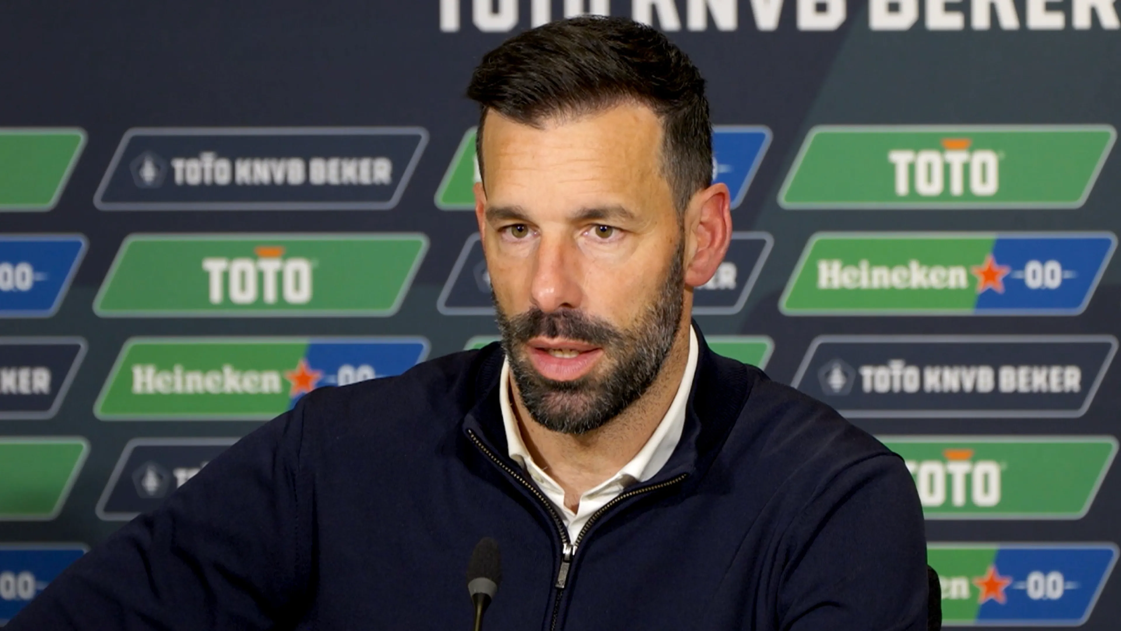 Van Nistelrooij: 'Het verschil met de eerste helft was veel te groot'