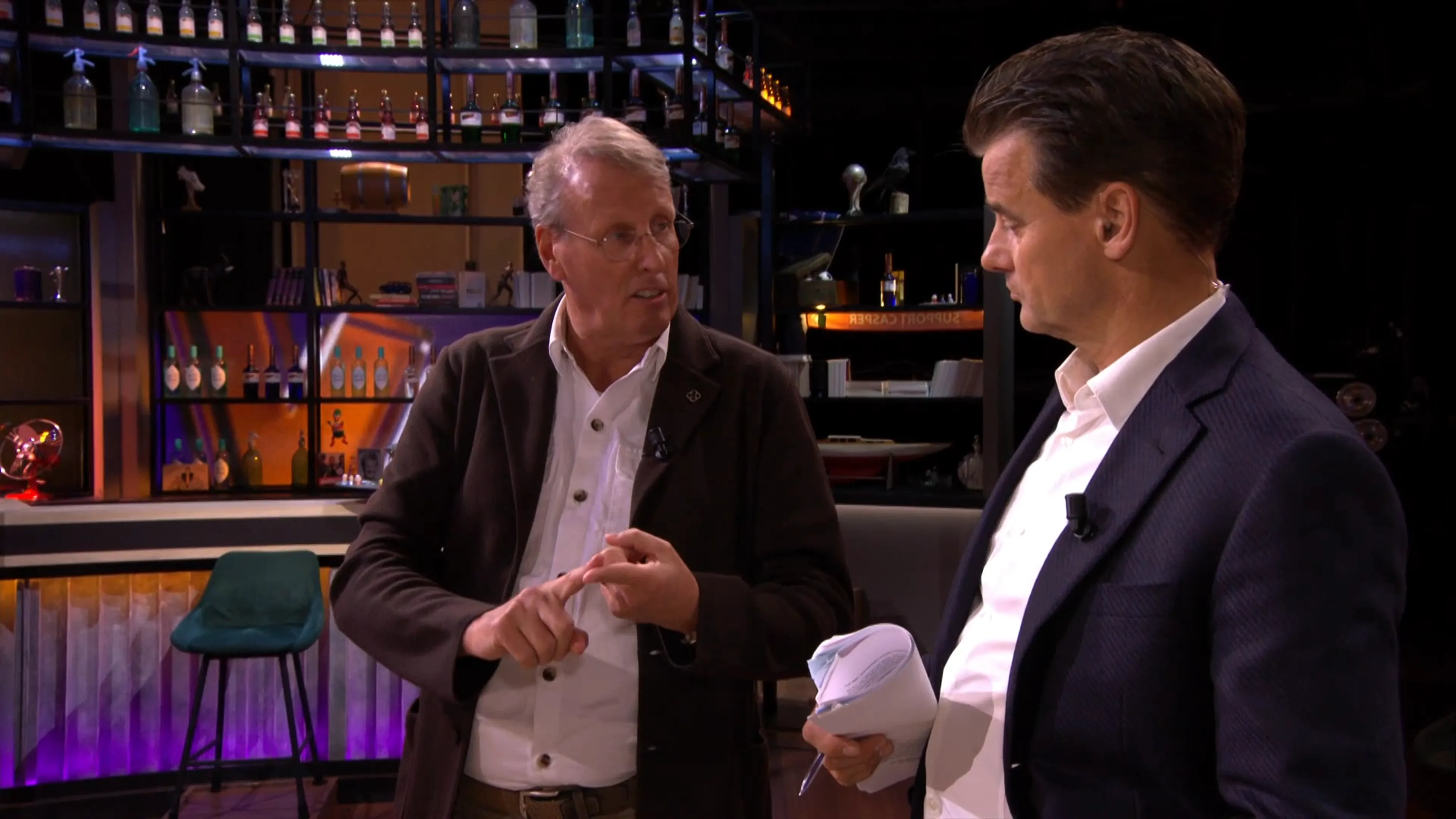 In de Wandelgangen met Chris Woerts: ‘Straks wordt bekend dat het een complot is geweest, dat Mislintat ingehuurd is om Ajax kapot te maken’