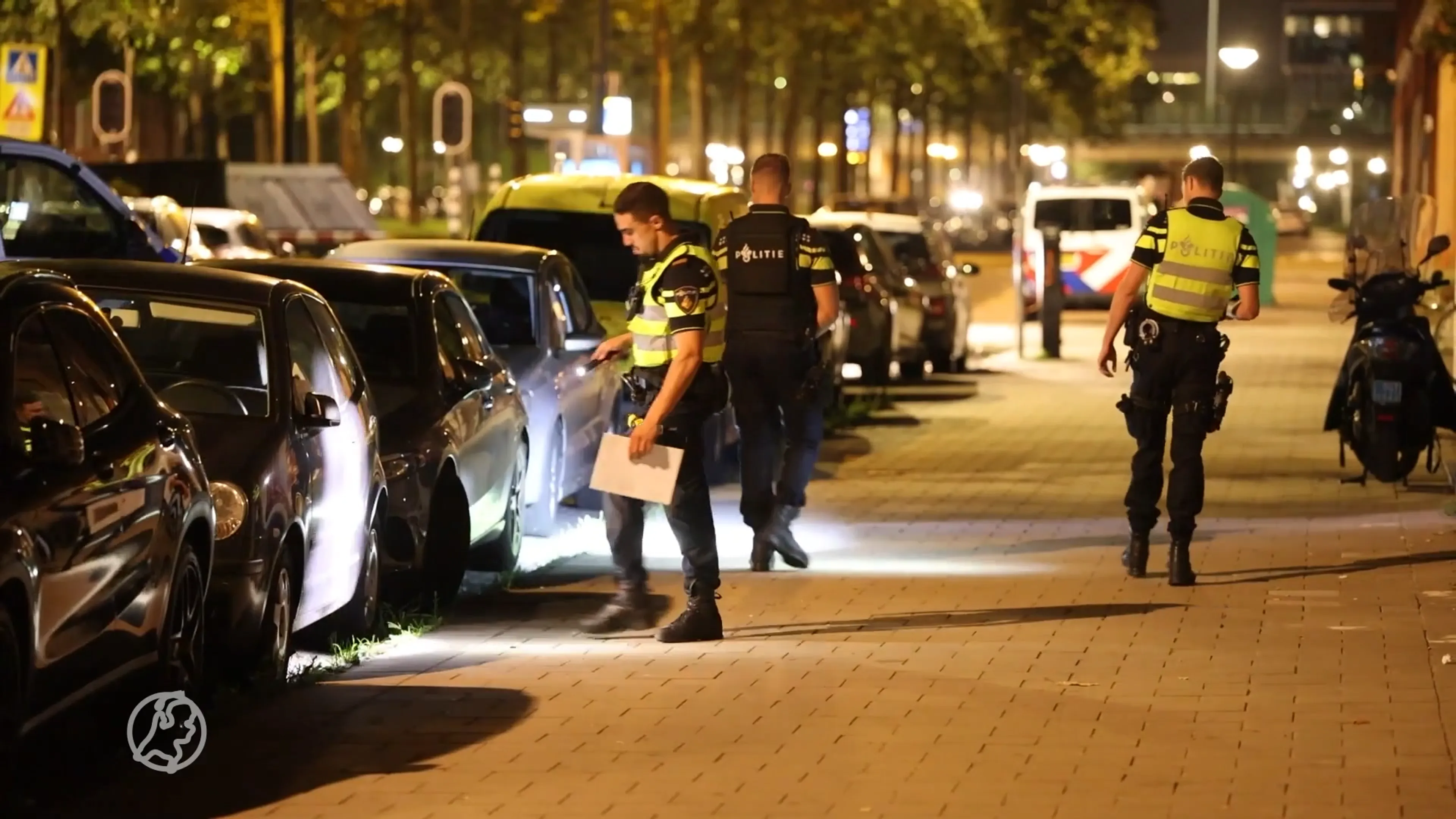 Voetganger vlucht na aanrijding in Amsterdam-Zuidoost, mogelijk verband met schietpartij