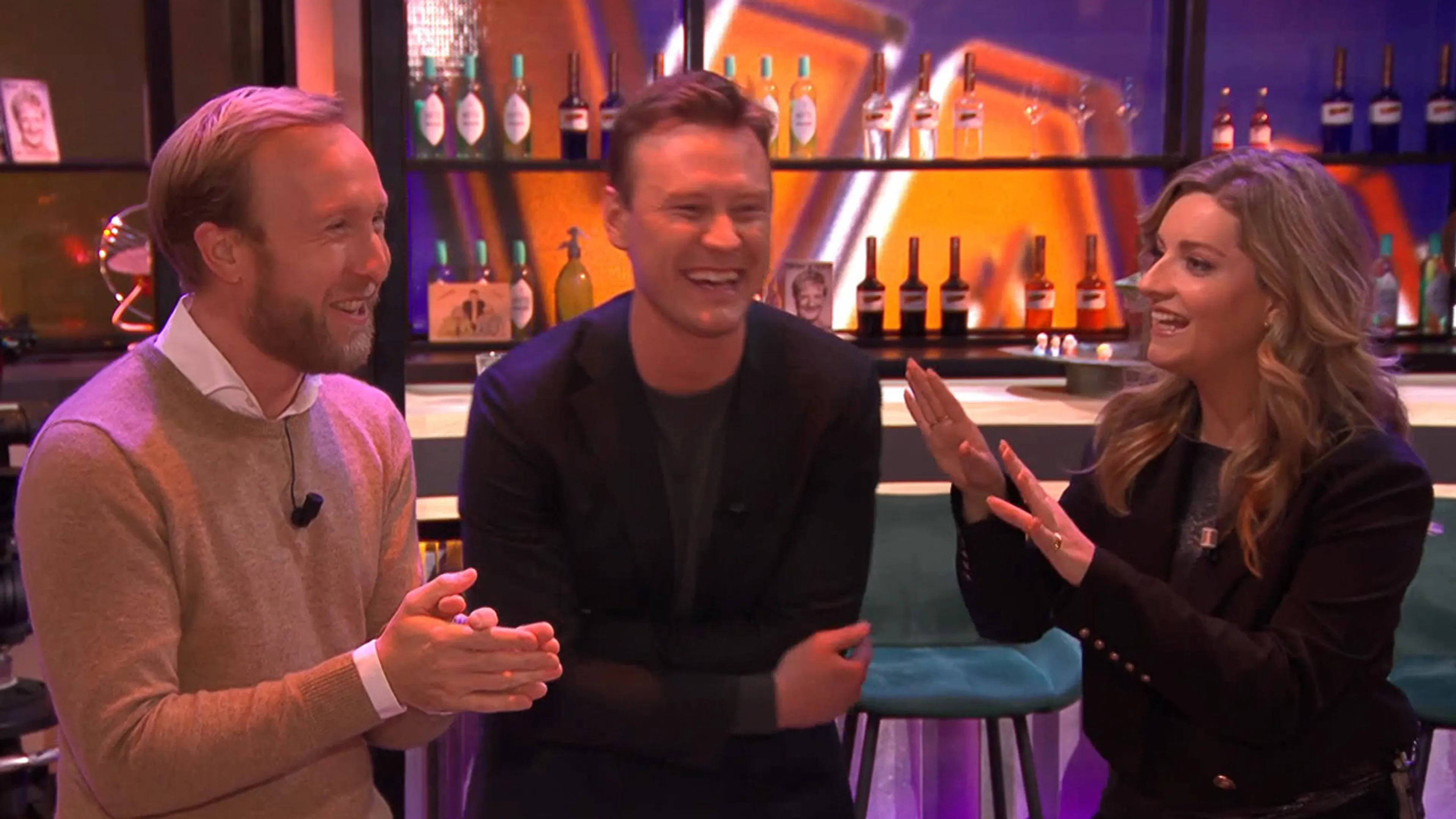 Merel, Sam en Raymond repeteren voor kerstpromo: ‘Jarenlang naartoe gewerkt!’