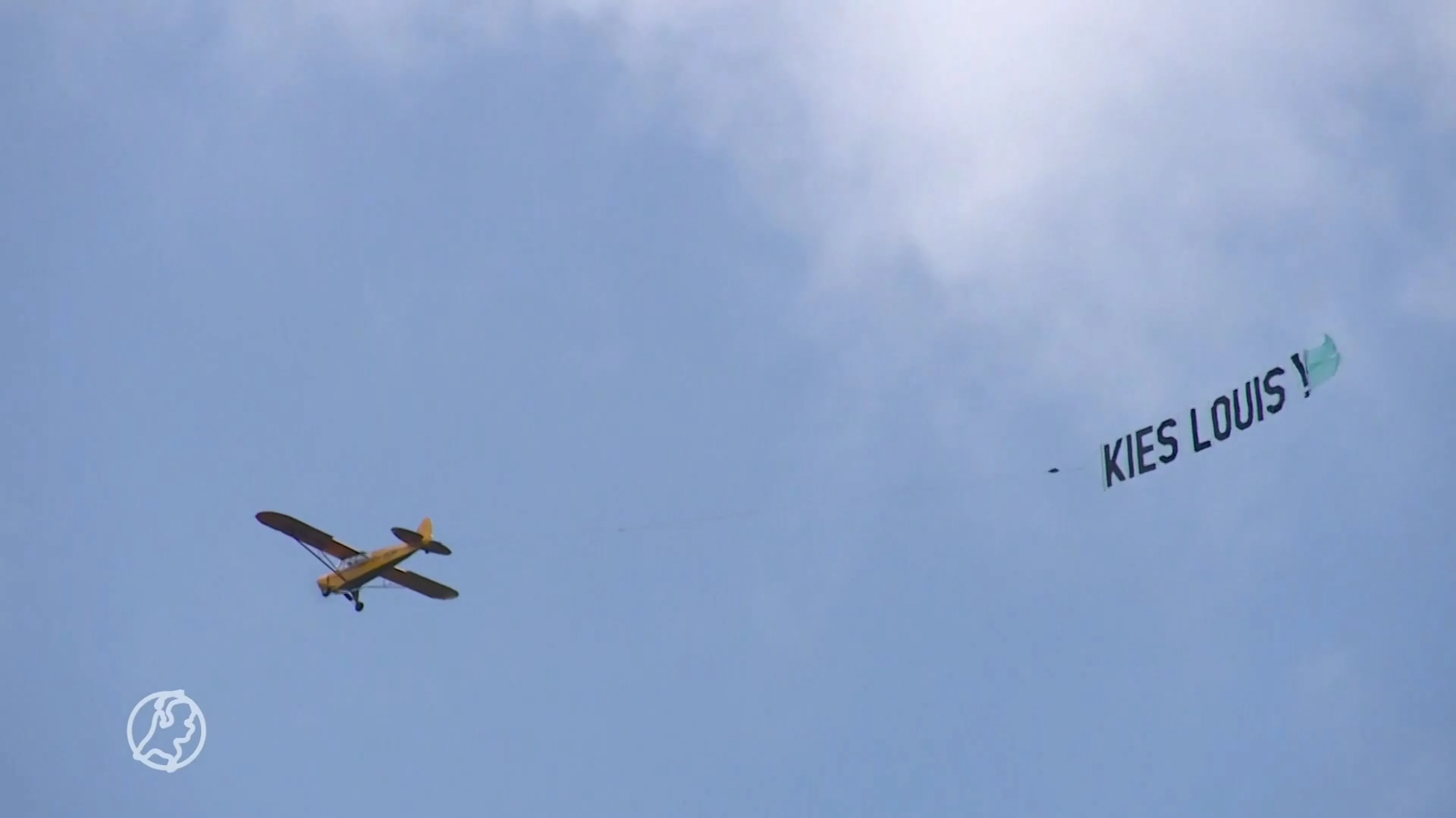 Weer vliegtuigje met Oranje-boodschap gespot: 'Kies Louis!'
