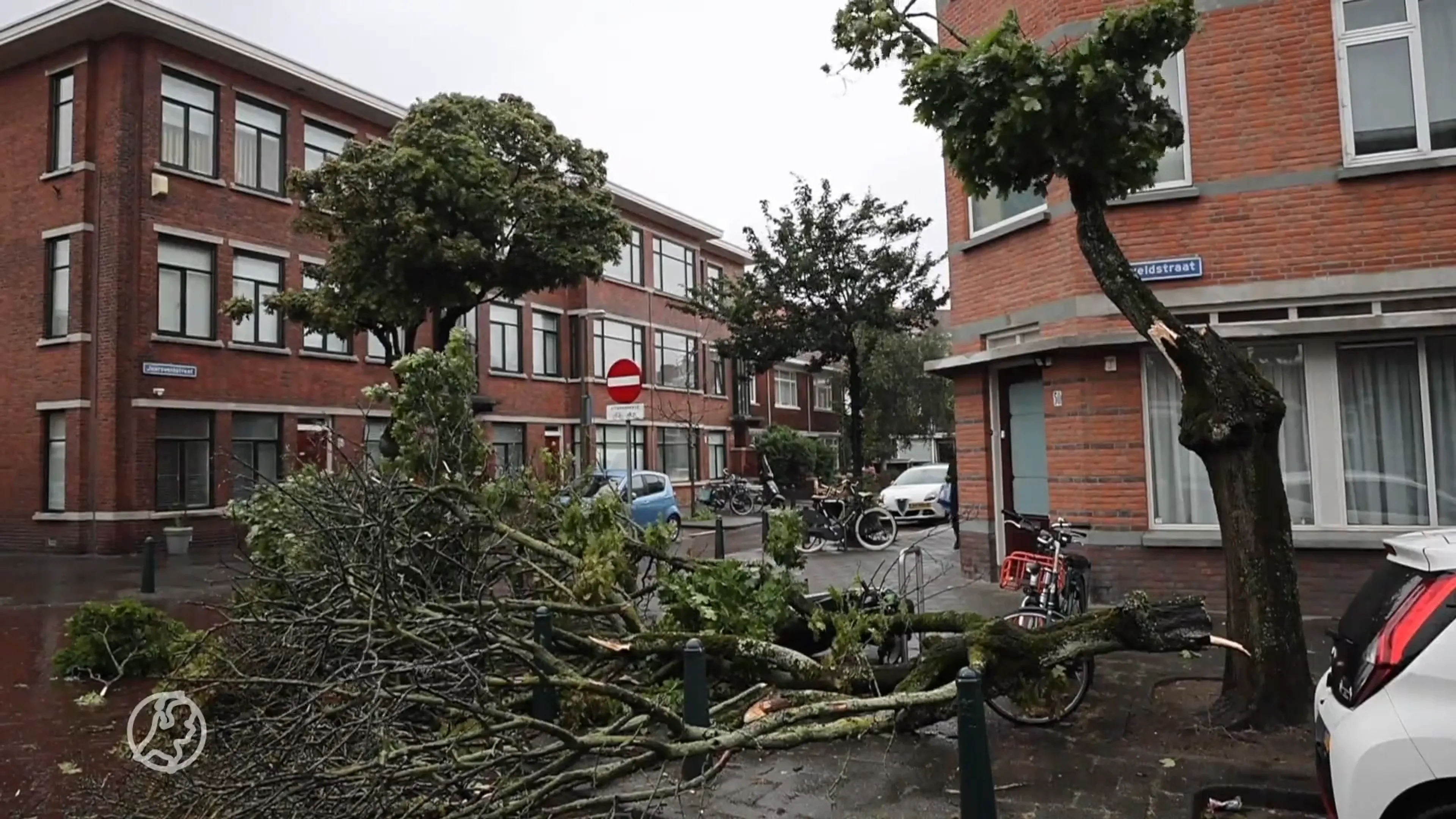 Rijkswaterstaat: Ga niet de weg op in code rood-gebieden