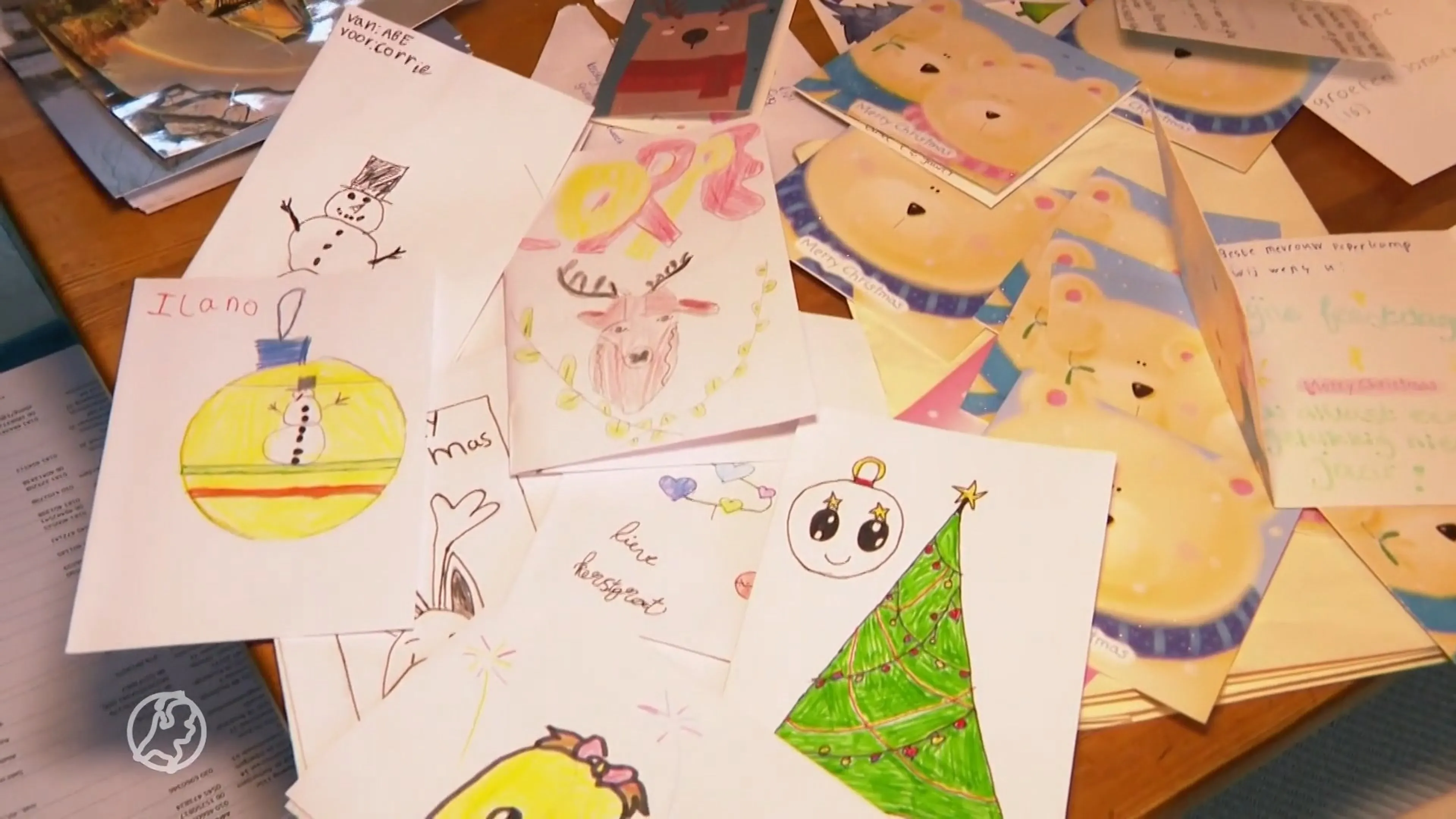 Steeds meer Nederlanders sturen kerstkaarten door eenzaamheid corona