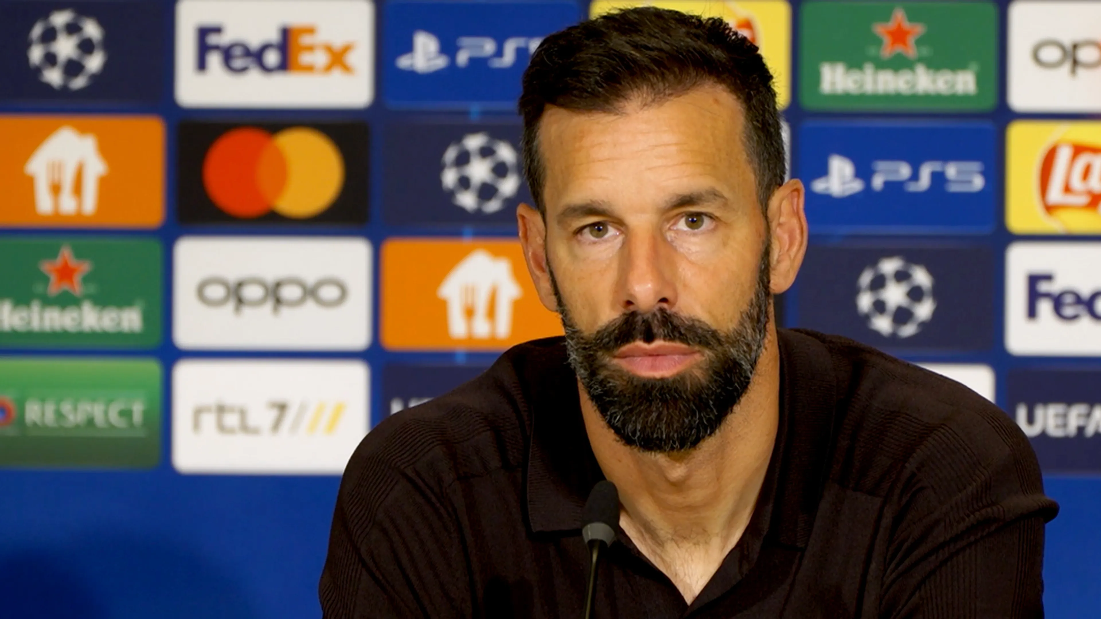 Van Nistelrooij wil niet veel kwijt over incident met spelersbus Rangers FC