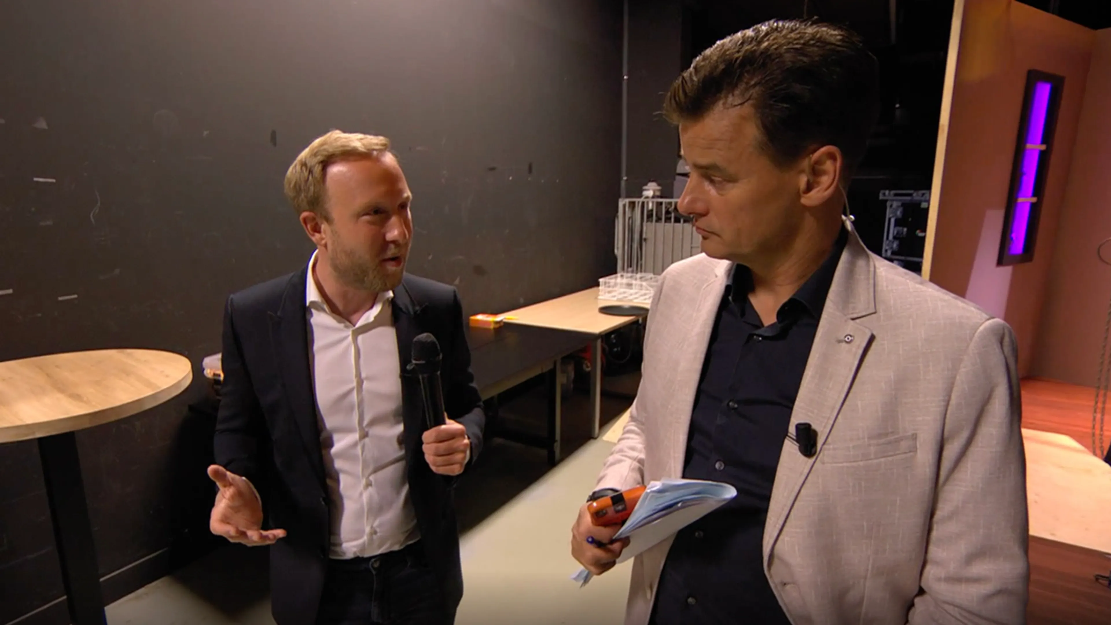 Raymond Mens In De Wandelgangen: ‘Over mij mag je best een grapje maken’
