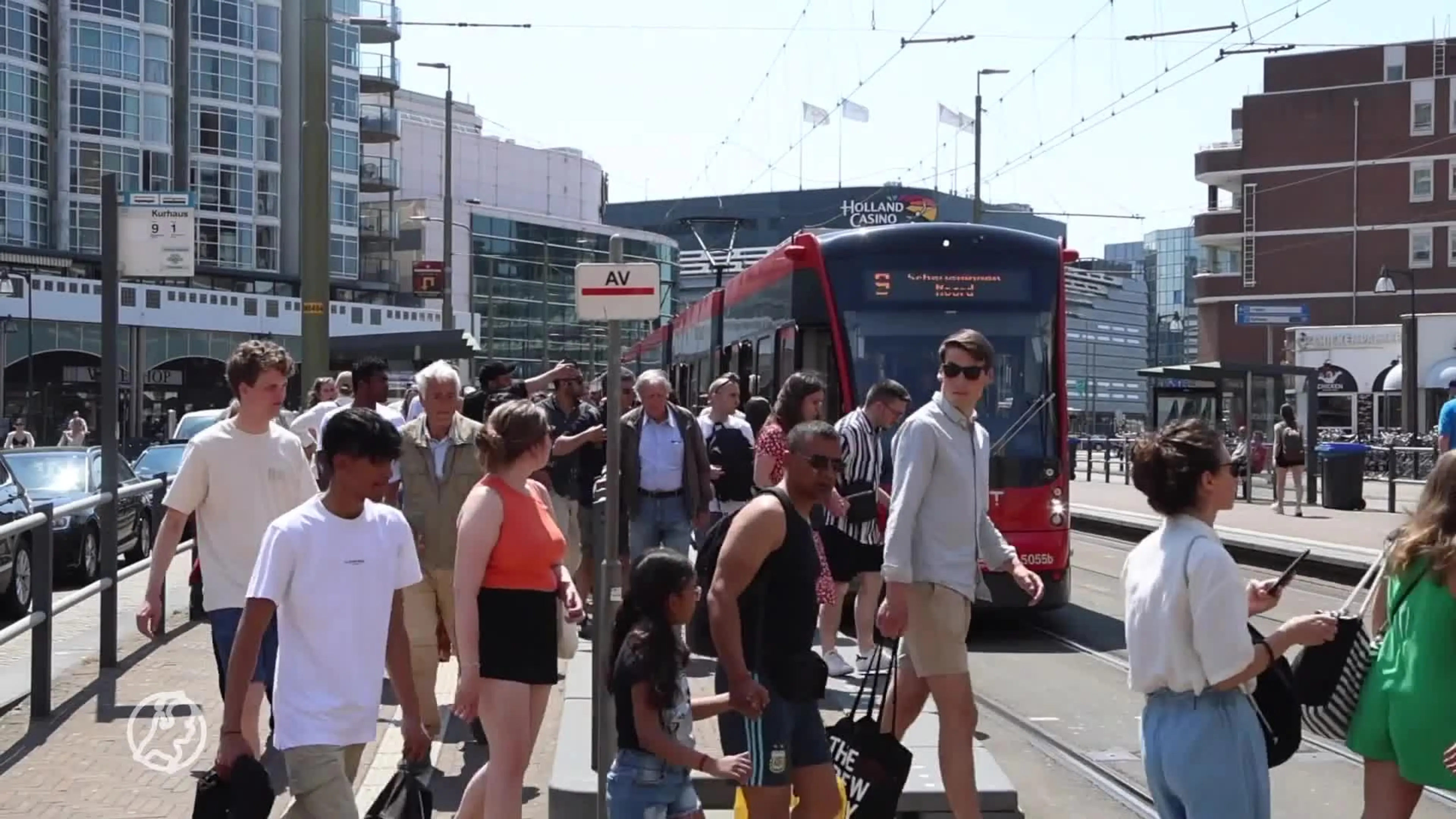 Lekker weer: Scheveningen is vol